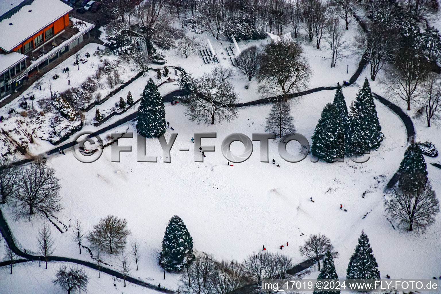 Vue aérienne de Luge dans le parc thermal à le quartier Reichenbach in Waldbronn dans le département Bade-Wurtemberg, Allemagne