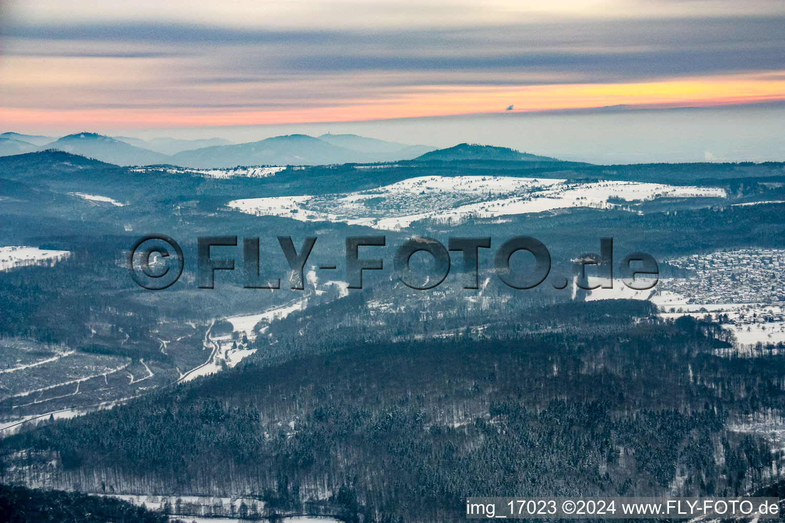 Vue aérienne de En hiver du nord à le quartier Völkersbach in Malsch dans le département Bade-Wurtemberg, Allemagne