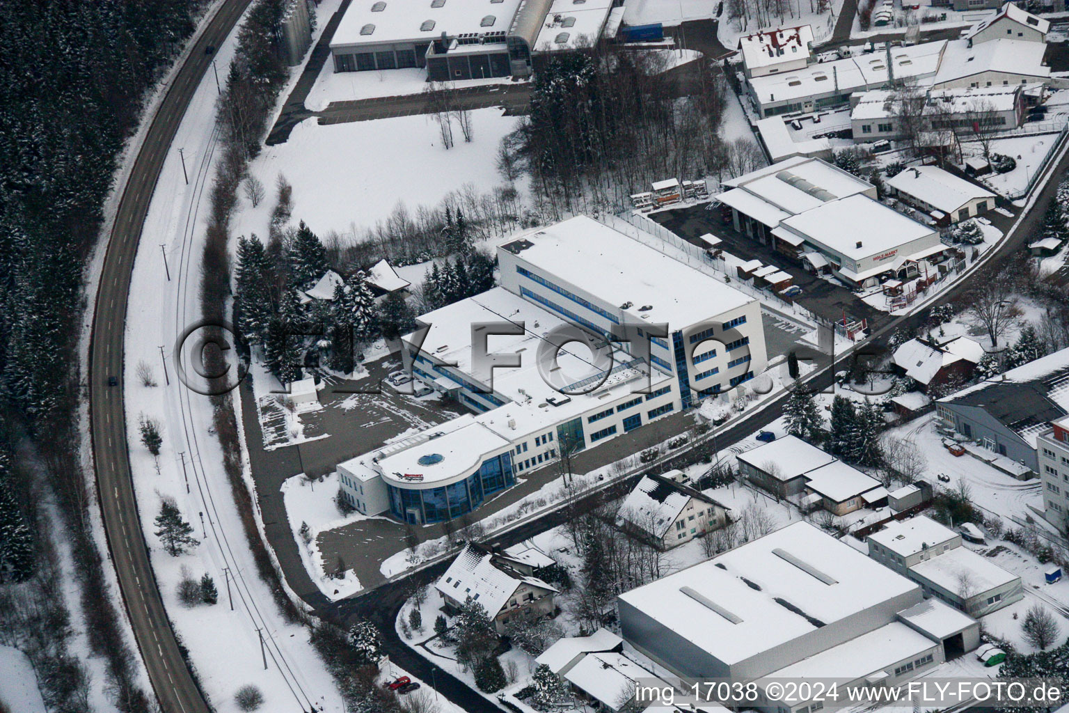 Vue d'oiseau de Ittersbach, zone industrielle à le quartier Im Stockmädle in Karlsbad dans le département Bade-Wurtemberg, Allemagne