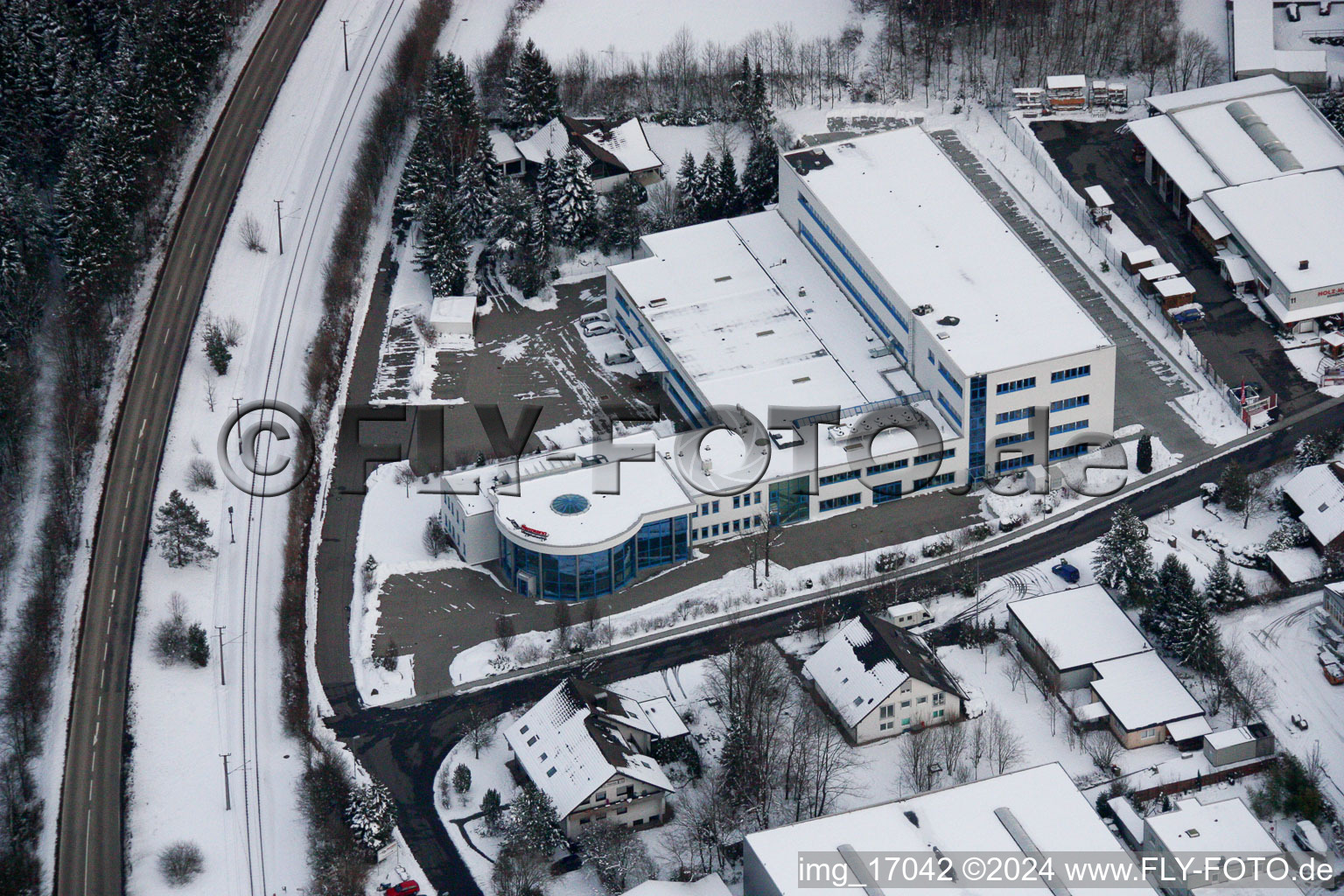 Ittersbach, zone industrielle à le quartier Im Stockmädle in Karlsbad dans le département Bade-Wurtemberg, Allemagne du point de vue du drone