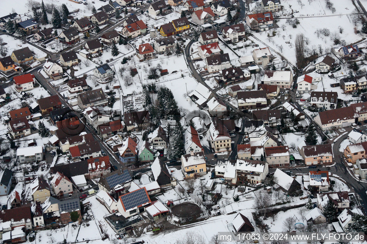 Vue aérienne de Quartier Obernhausen in Birkenfeld dans le département Bade-Wurtemberg, Allemagne