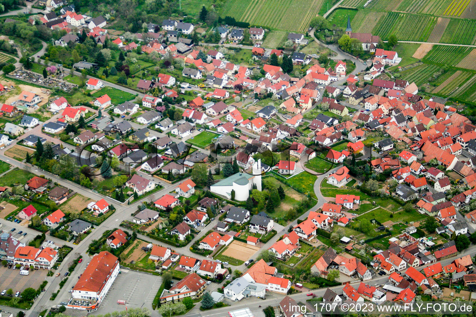 Vue aérienne de Quartier Rechtenbach in Schweigen-Rechtenbach dans le département Rhénanie-Palatinat, Allemagne