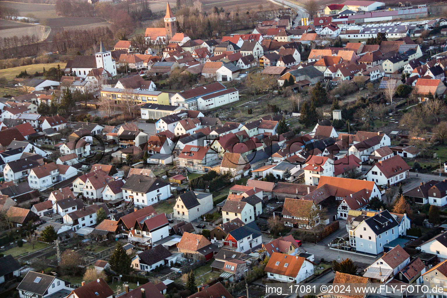 Vue aérienne de Du sud-est à Minfeld dans le département Rhénanie-Palatinat, Allemagne