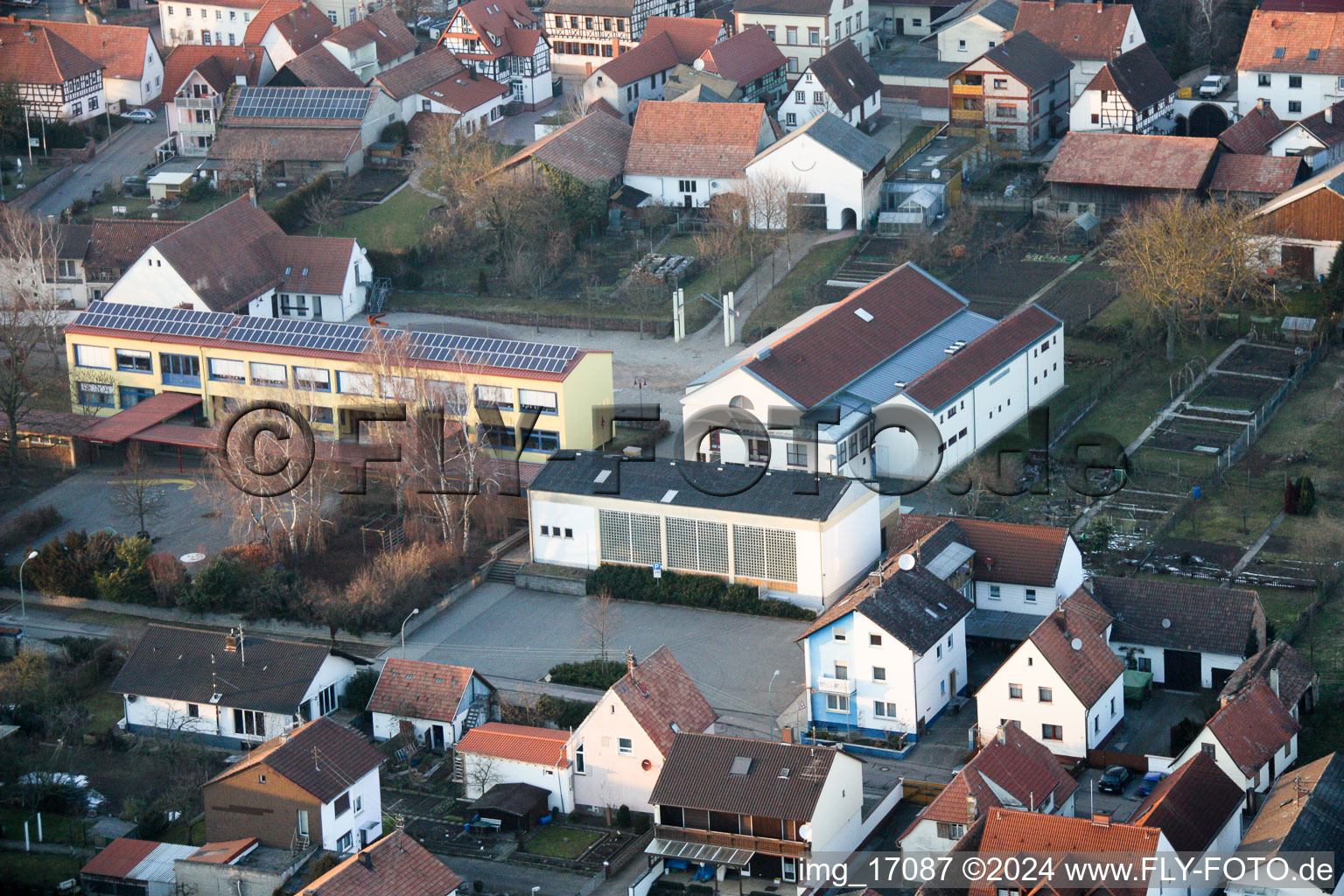 Vue oblique de Pompiers, salle de sport à Minfeld dans le département Rhénanie-Palatinat, Allemagne