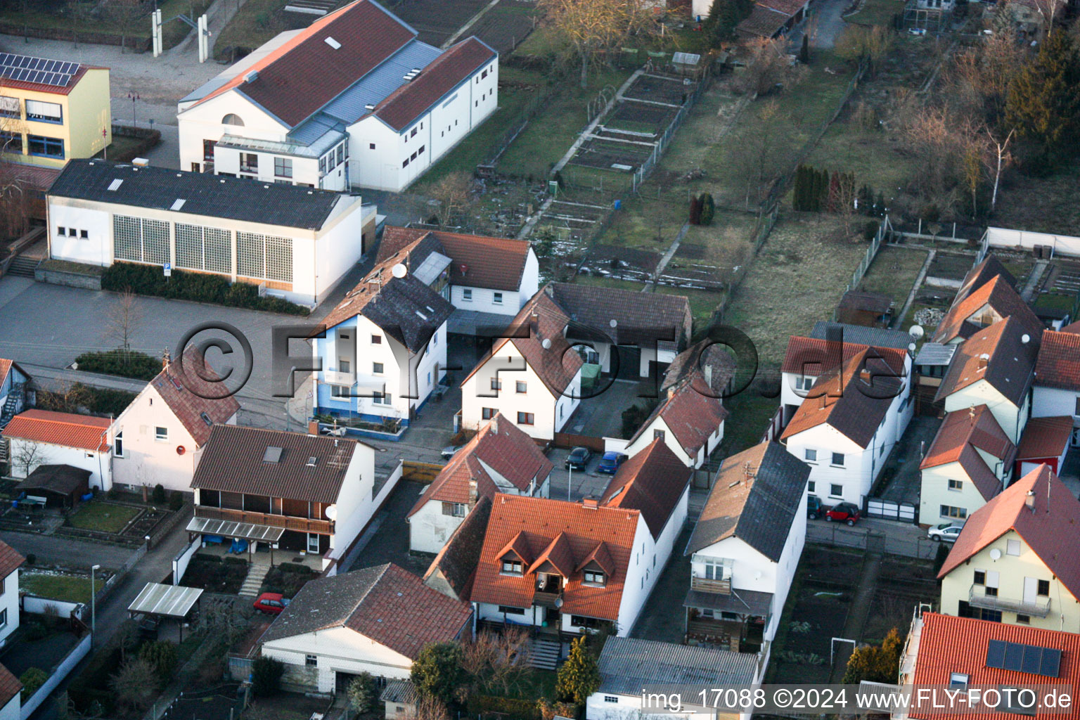 Pompiers, salle de sport à Minfeld dans le département Rhénanie-Palatinat, Allemagne d'en haut