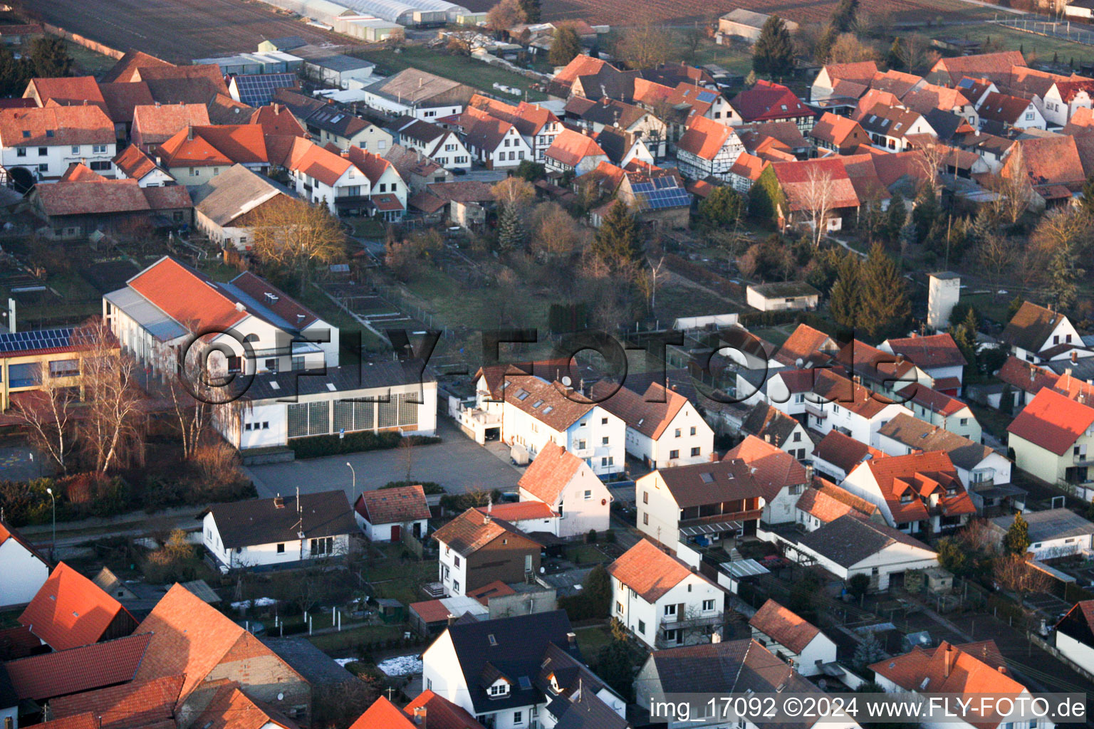 Pompiers, salle de sport à Minfeld dans le département Rhénanie-Palatinat, Allemagne vue d'en haut