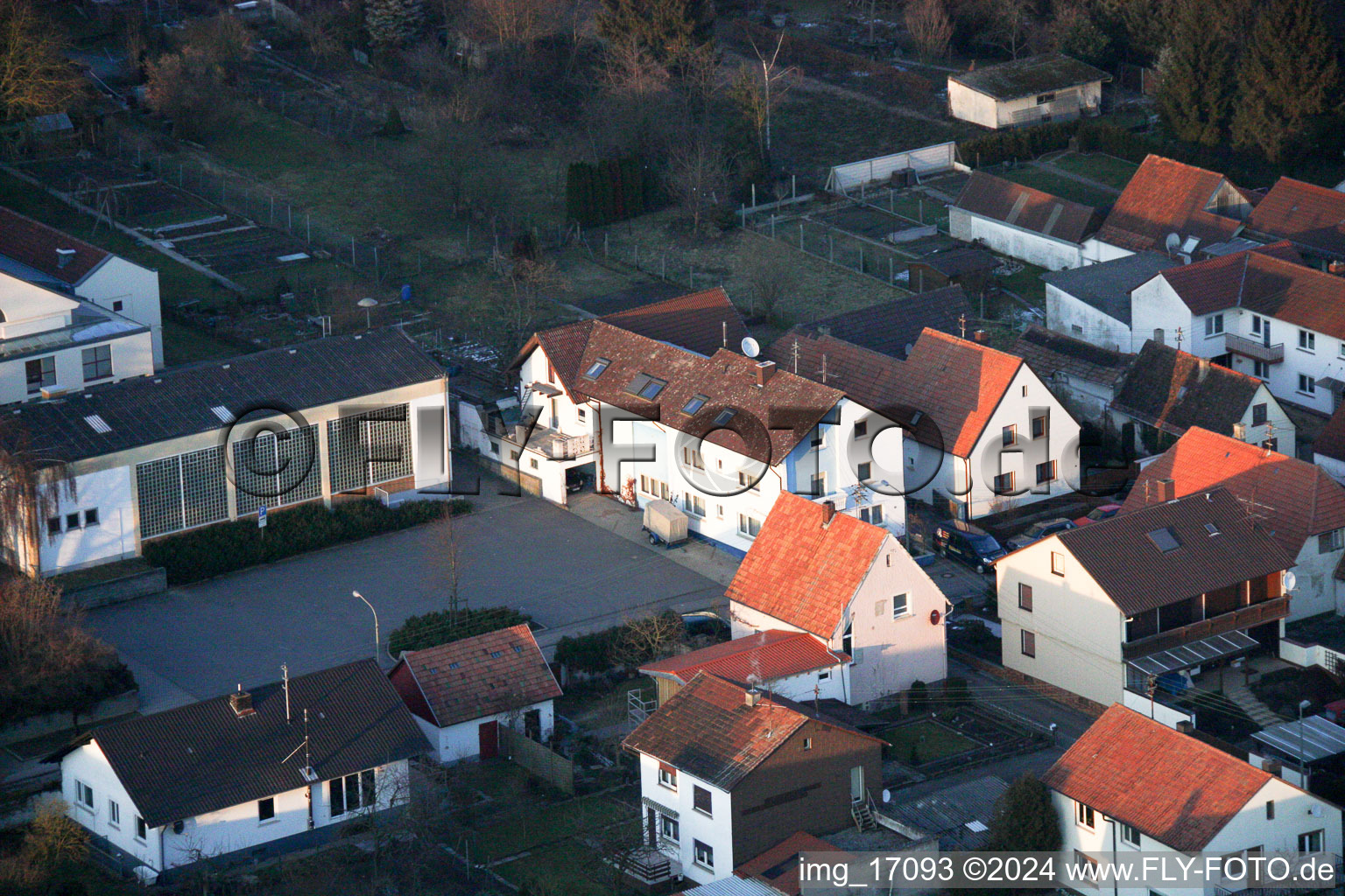 Pompiers, salle de sport à Minfeld dans le département Rhénanie-Palatinat, Allemagne depuis l'avion