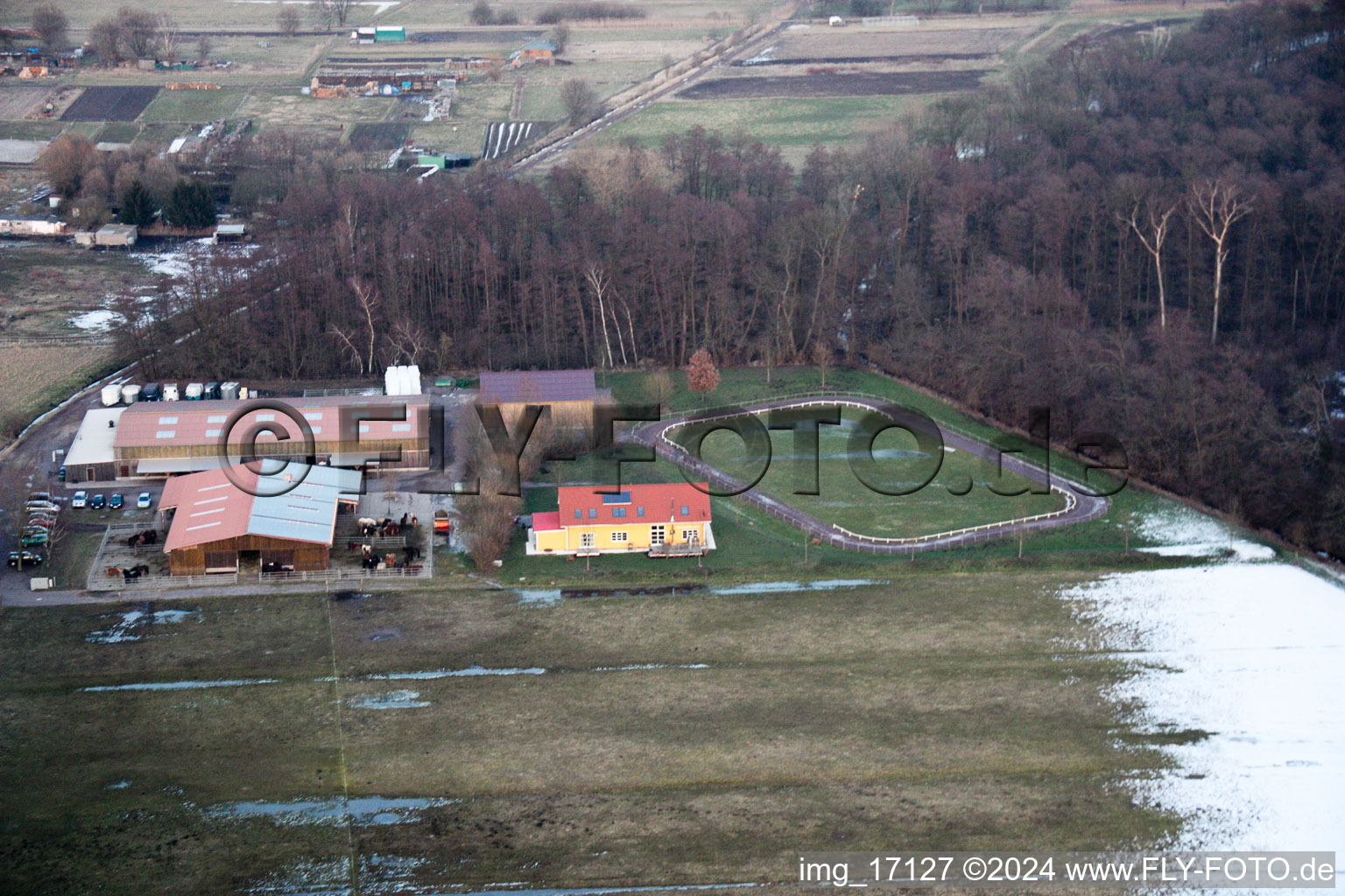 Vue aérienne de Terrain de sport - terrain de football à Freckenfeld dans le département Rhénanie-Palatinat, Allemagne