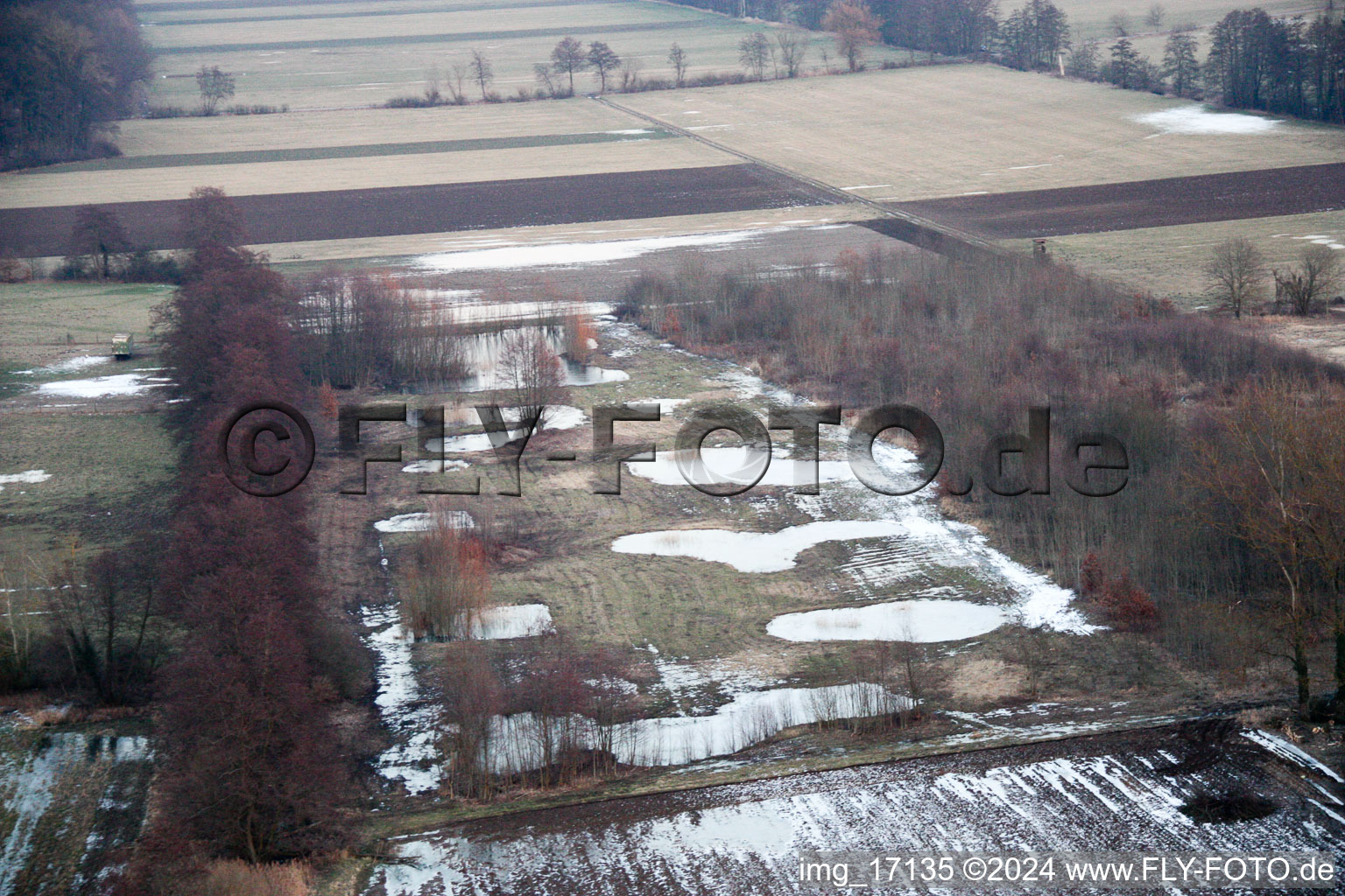 Vue aérienne de Prairies d'Otterbachtal inondées par l'eau de rosée à Kandel dans le département Rhénanie-Palatinat, Allemagne