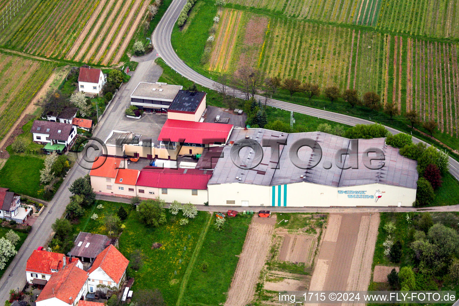 Vue aérienne de Domaine viticole de Wissing à Oberotterbach dans le département Rhénanie-Palatinat, Allemagne