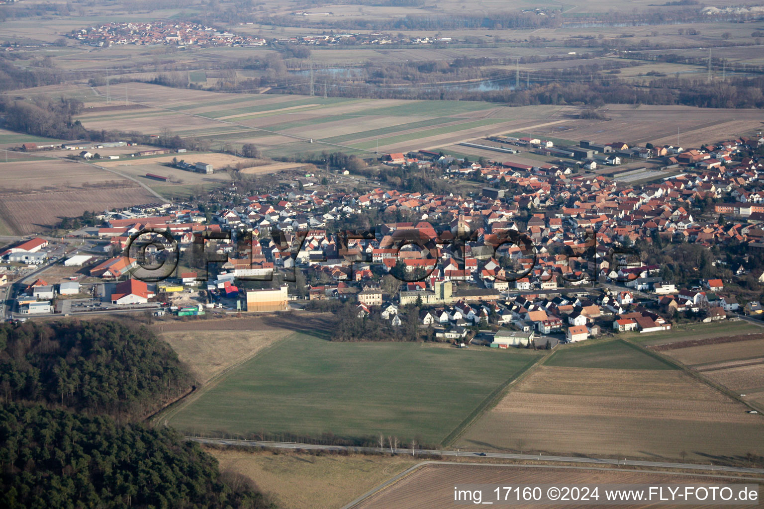 Vue aérienne de De l'ouest à Rheinzabern dans le département Rhénanie-Palatinat, Allemagne