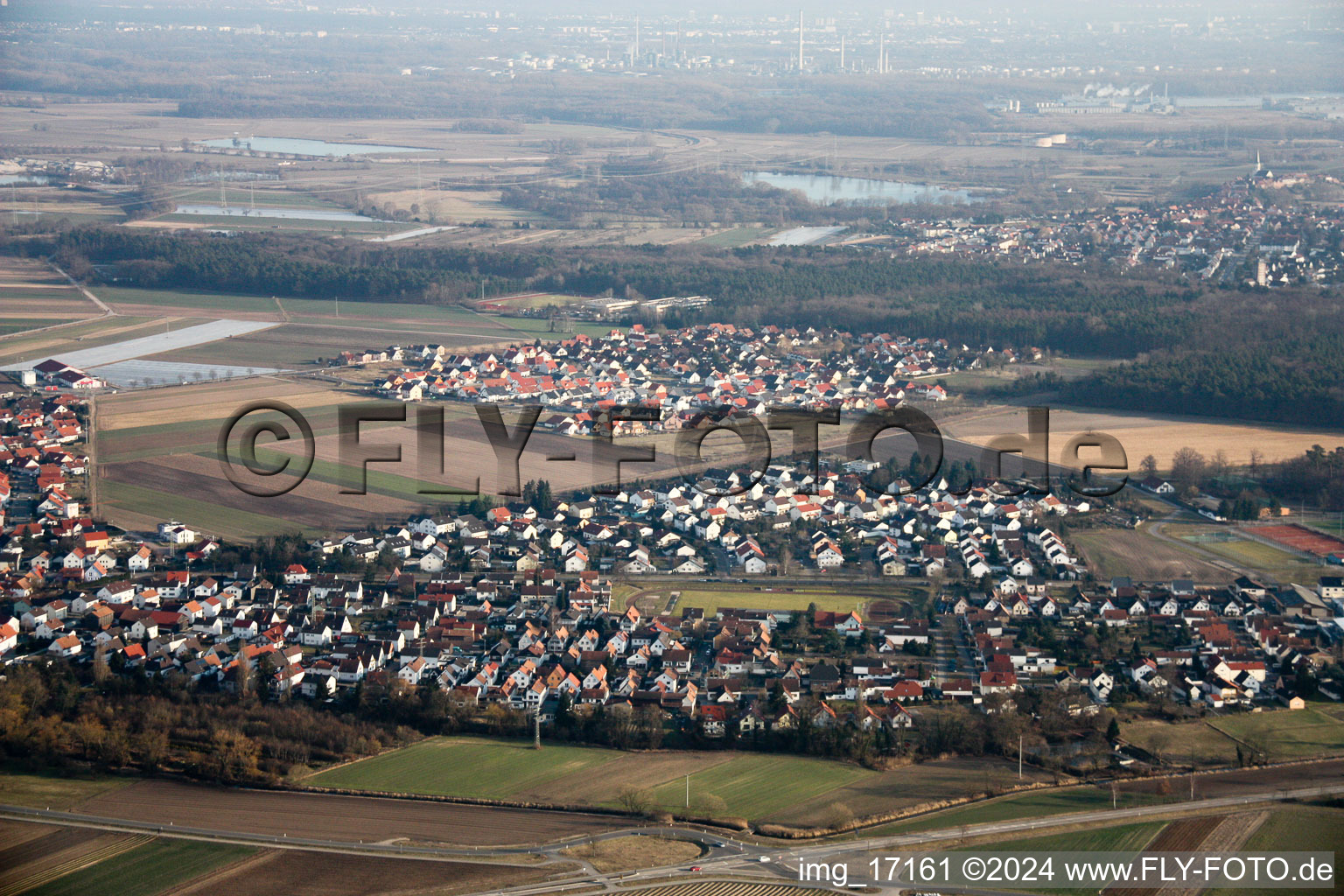 Vue aérienne de Du nord-ouest à Rheinzabern dans le département Rhénanie-Palatinat, Allemagne