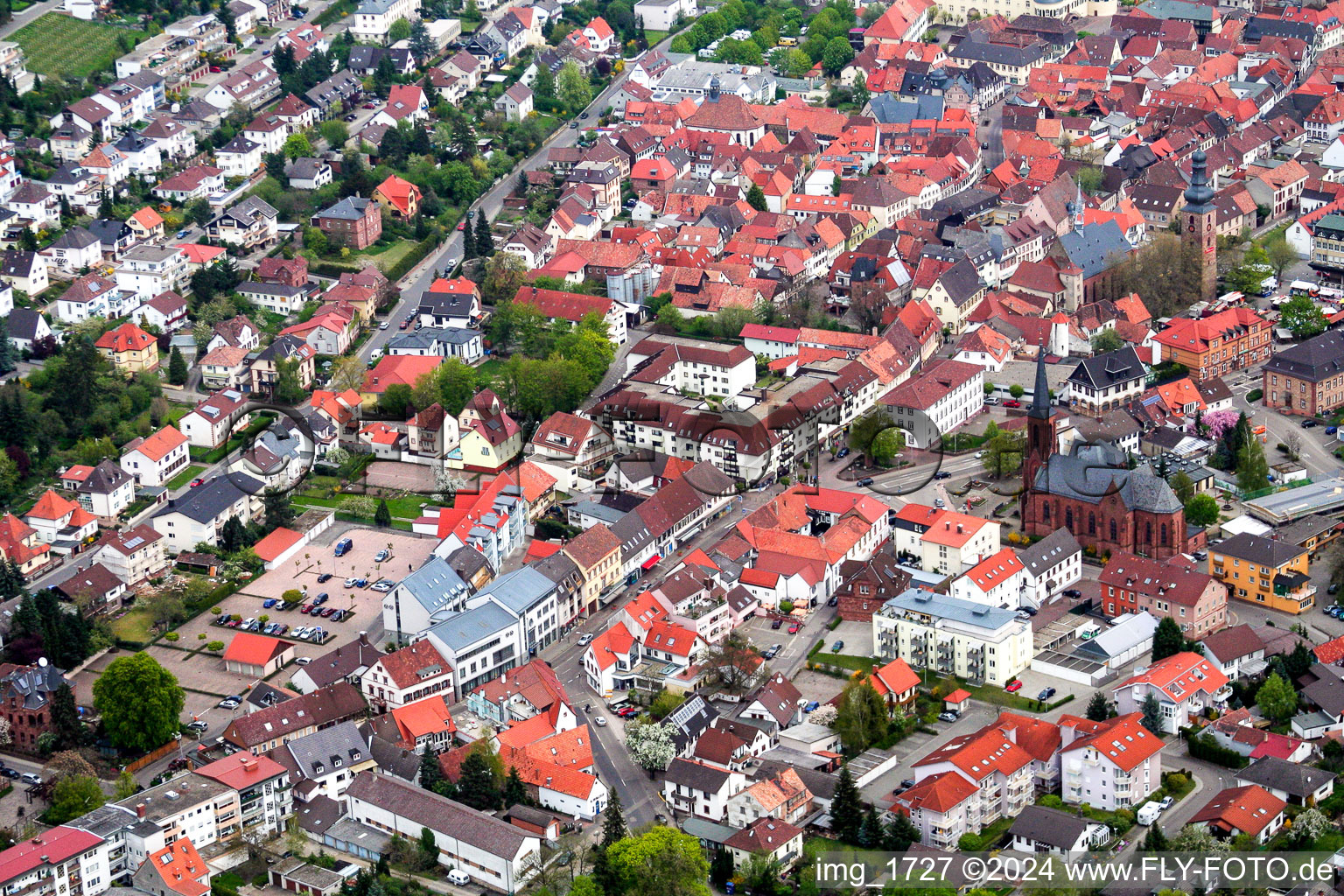 Vue aérienne de Weinstr à Bad Bergzabern dans le département Rhénanie-Palatinat, Allemagne