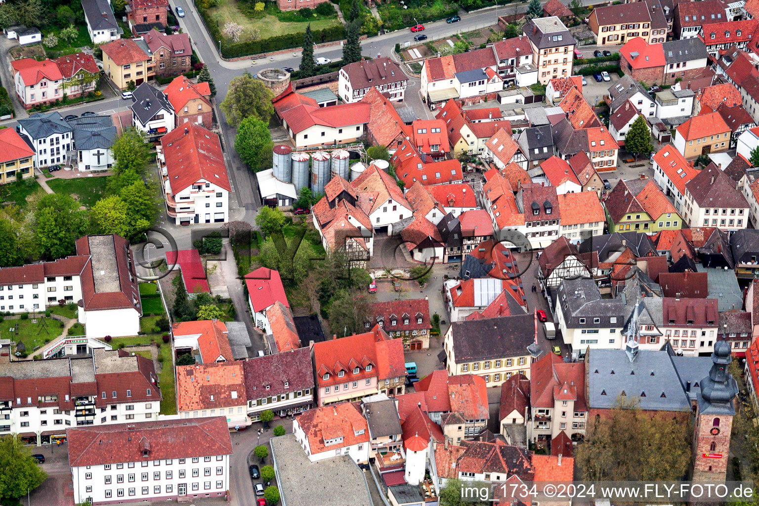 Vue aérienne de Rue du Marché à Bad Bergzabern dans le département Rhénanie-Palatinat, Allemagne