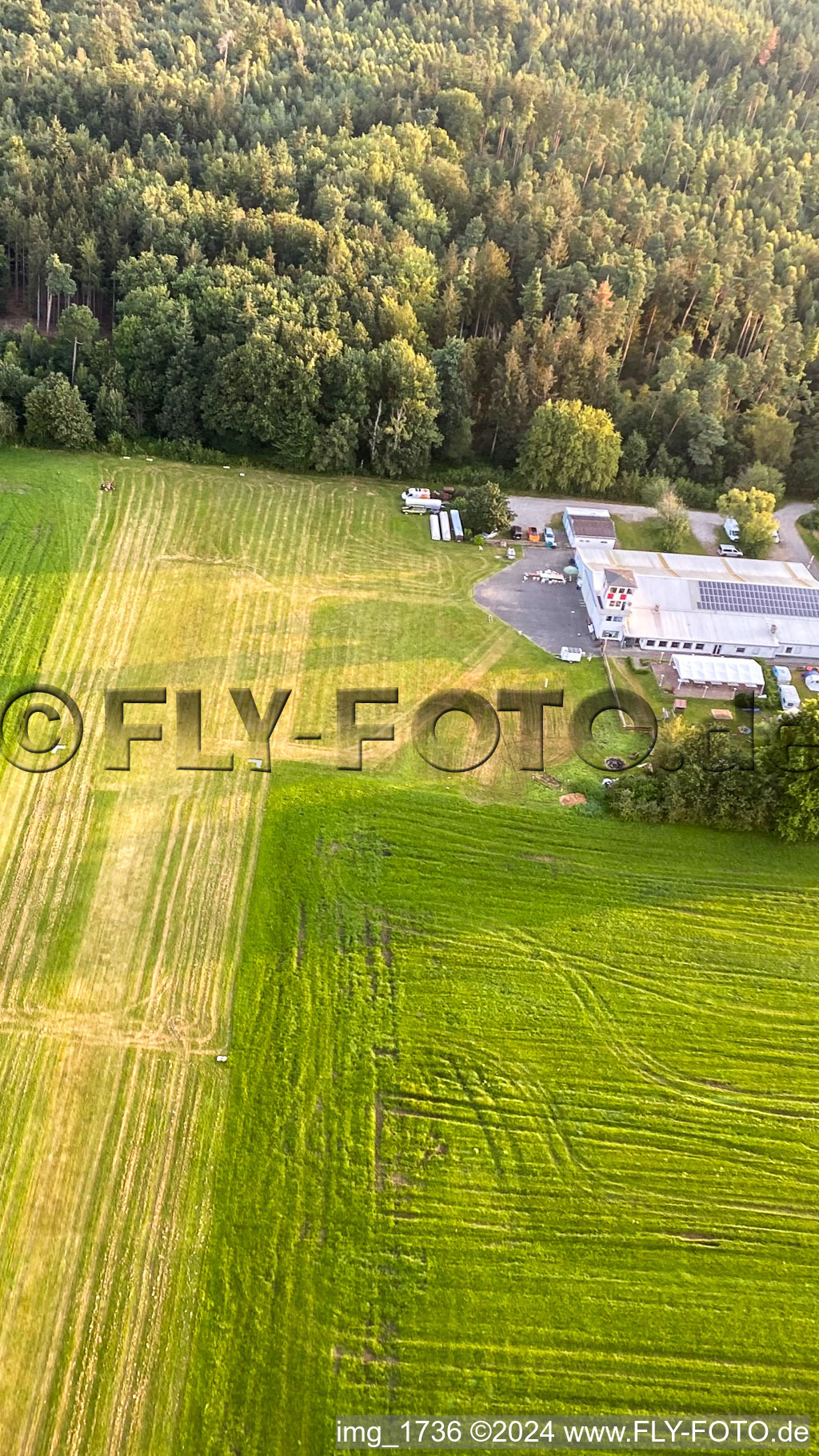 Vue aérienne de Aérodrome de planeurs à le quartier Vielbrunn in Michelstadt dans le département Hesse, Allemagne