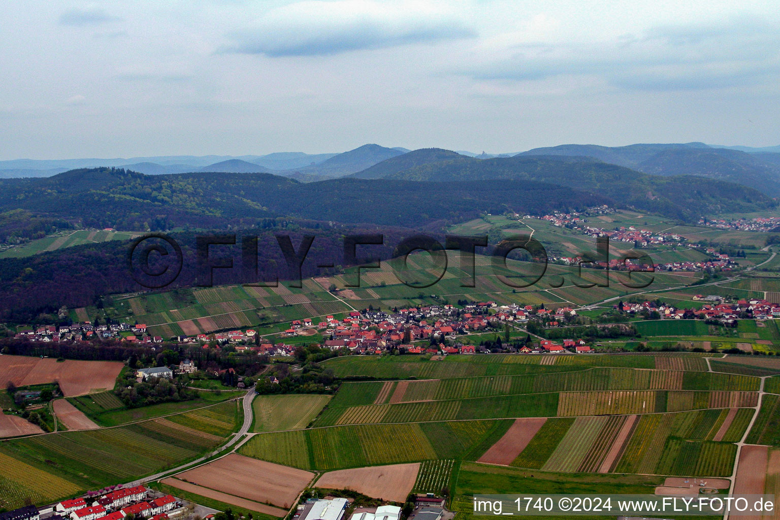 Quartier Pleisweiler in Pleisweiler-Oberhofen dans le département Rhénanie-Palatinat, Allemagne d'un drone