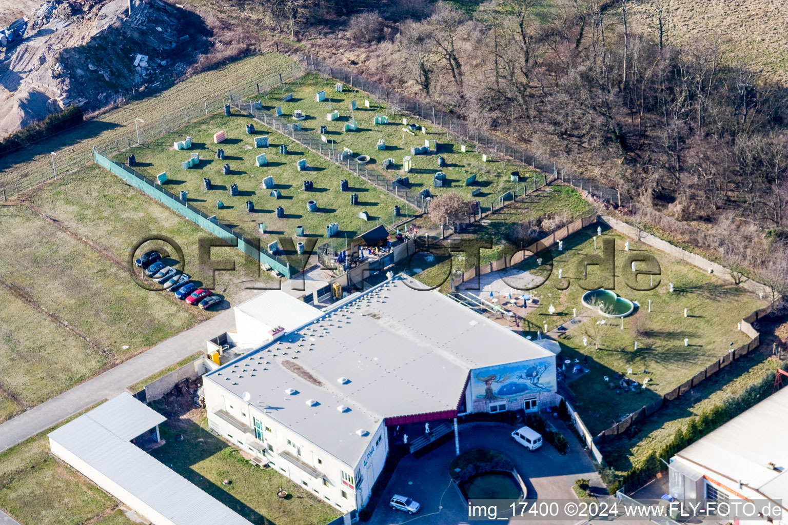 Vue aérienne de Zone d'installations sportives de l'arène du stade Paintball Area Kandel AKRA GmbH dans la zone industrielle de Horst à le quartier Minderslachen in Kandel dans le département Rhénanie-Palatinat, Allemagne