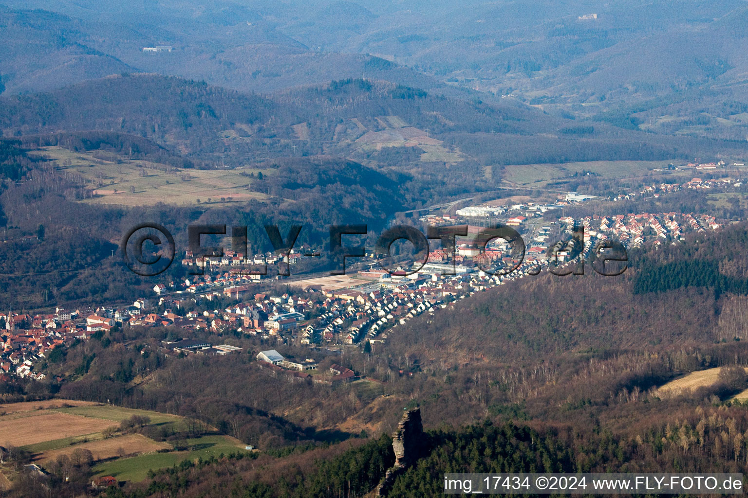 Image drone de Annweiler am Trifels dans le département Rhénanie-Palatinat, Allemagne