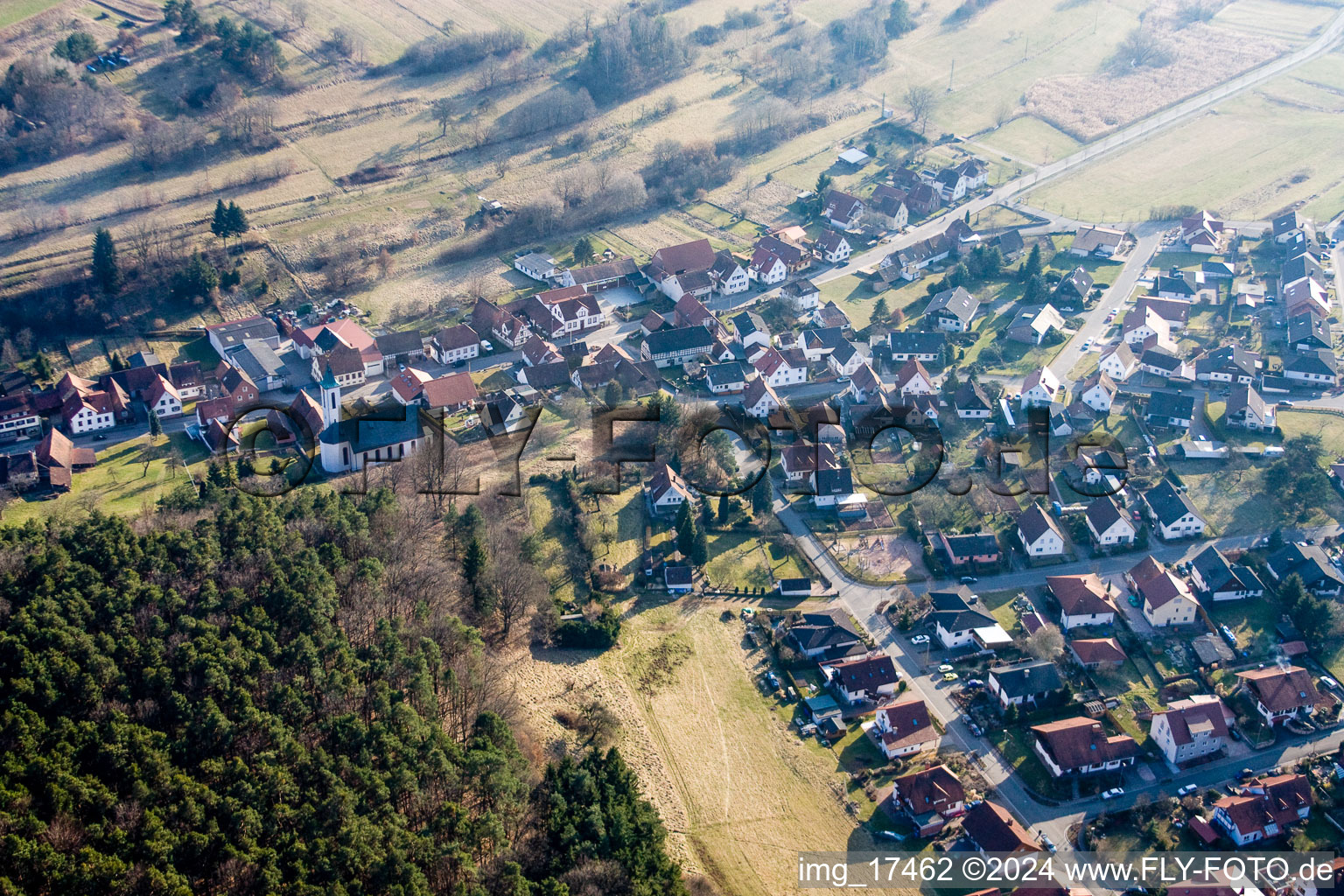 Vue aérienne de Champs agricoles et surfaces utilisables à Schindhard dans le département Rhénanie-Palatinat, Allemagne