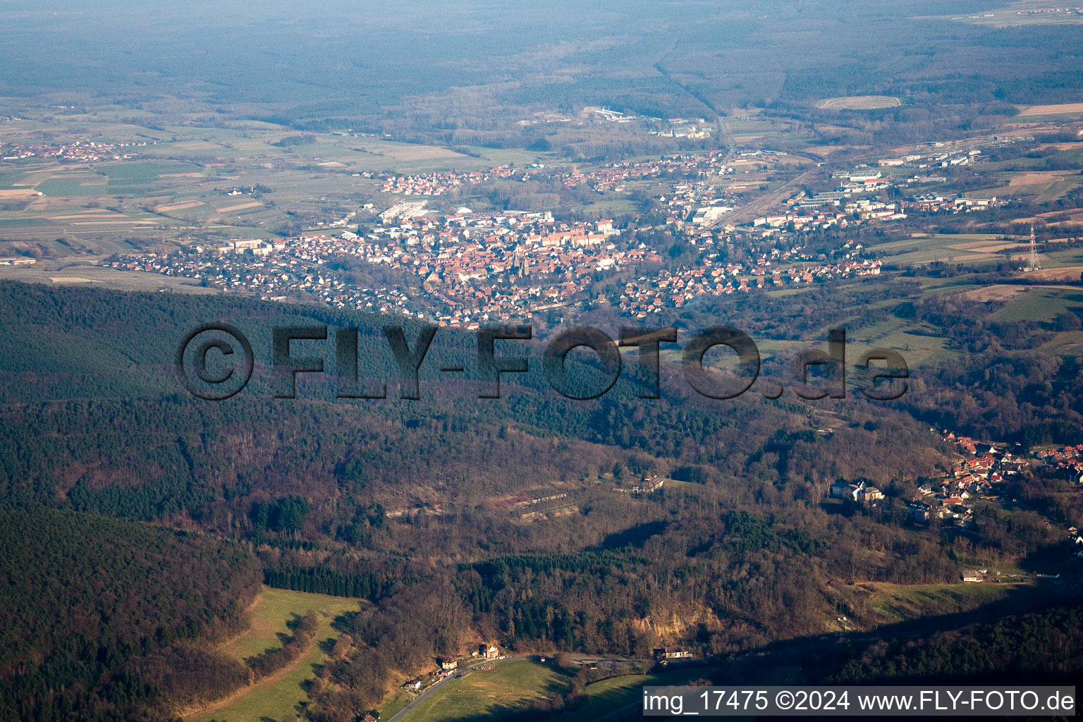 Wissembourg dans le département Bas Rhin, France depuis l'avion