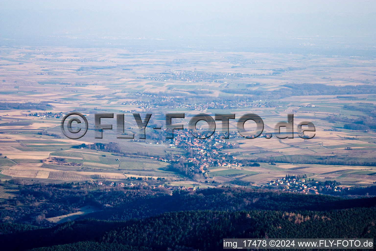 Image drone de Steinseltz dans le département Bas Rhin, France