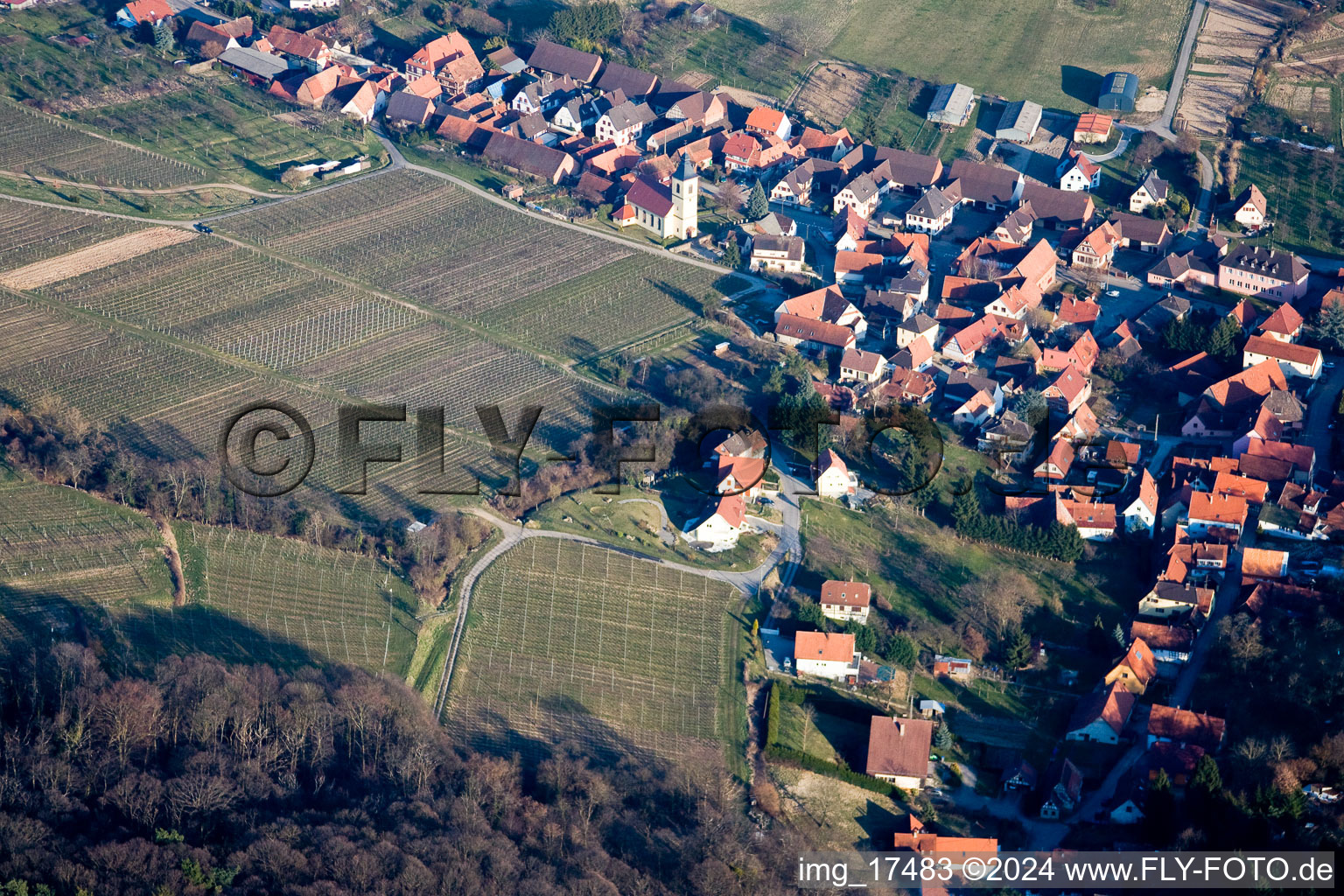 Vue d'oiseau de Rott dans le département Bas Rhin, France