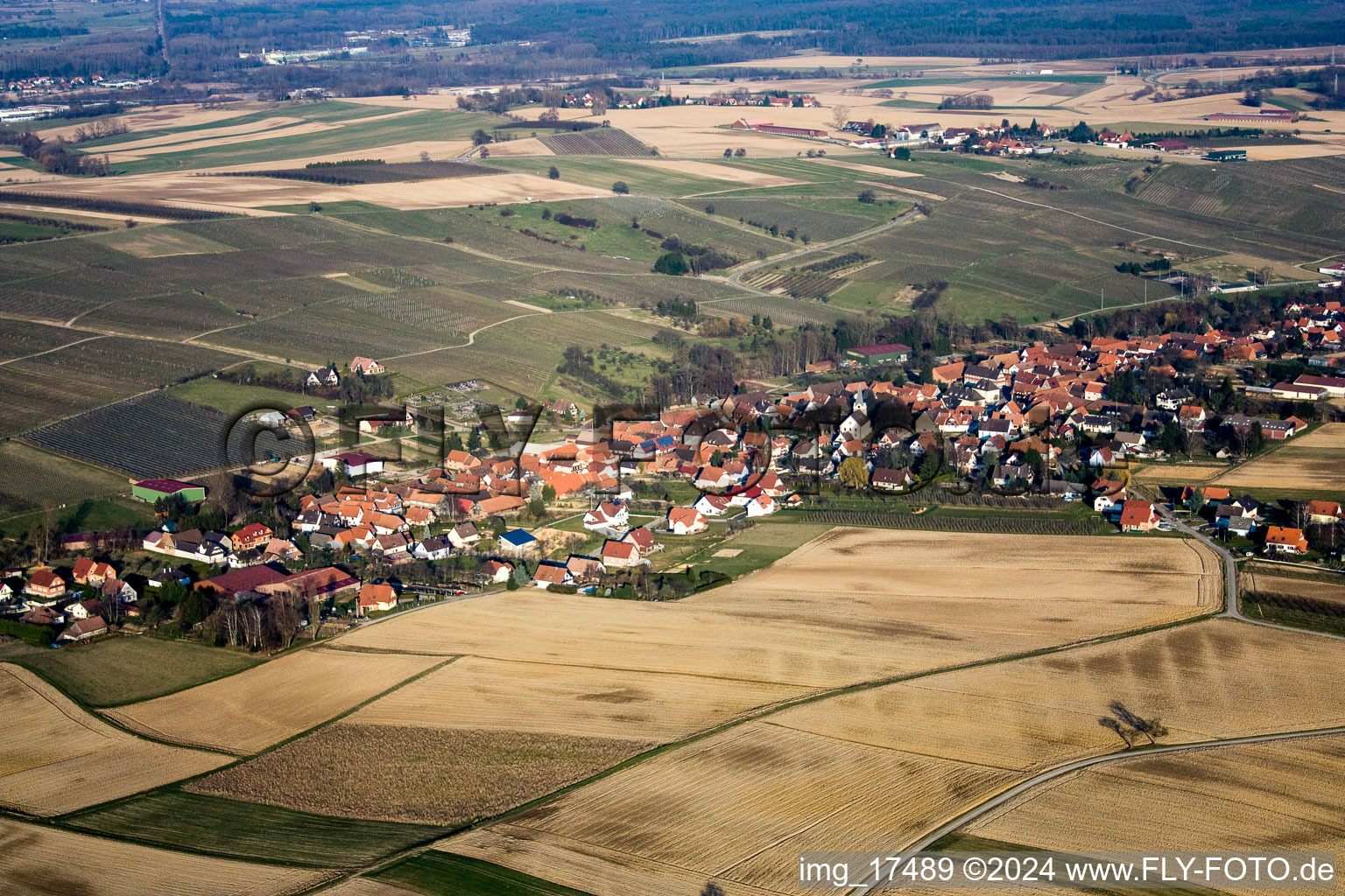 Oberhoffen-lès-Wissembourg dans le département Bas Rhin, France vue du ciel