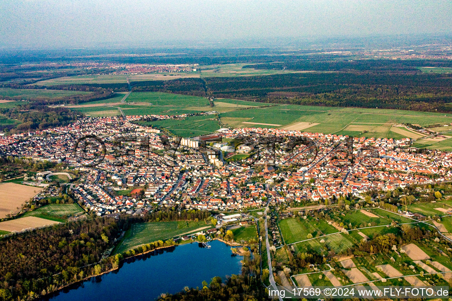 Quartier Linkenheim in Linkenheim-Hochstetten dans le département Bade-Wurtemberg, Allemagne vu d'un drone