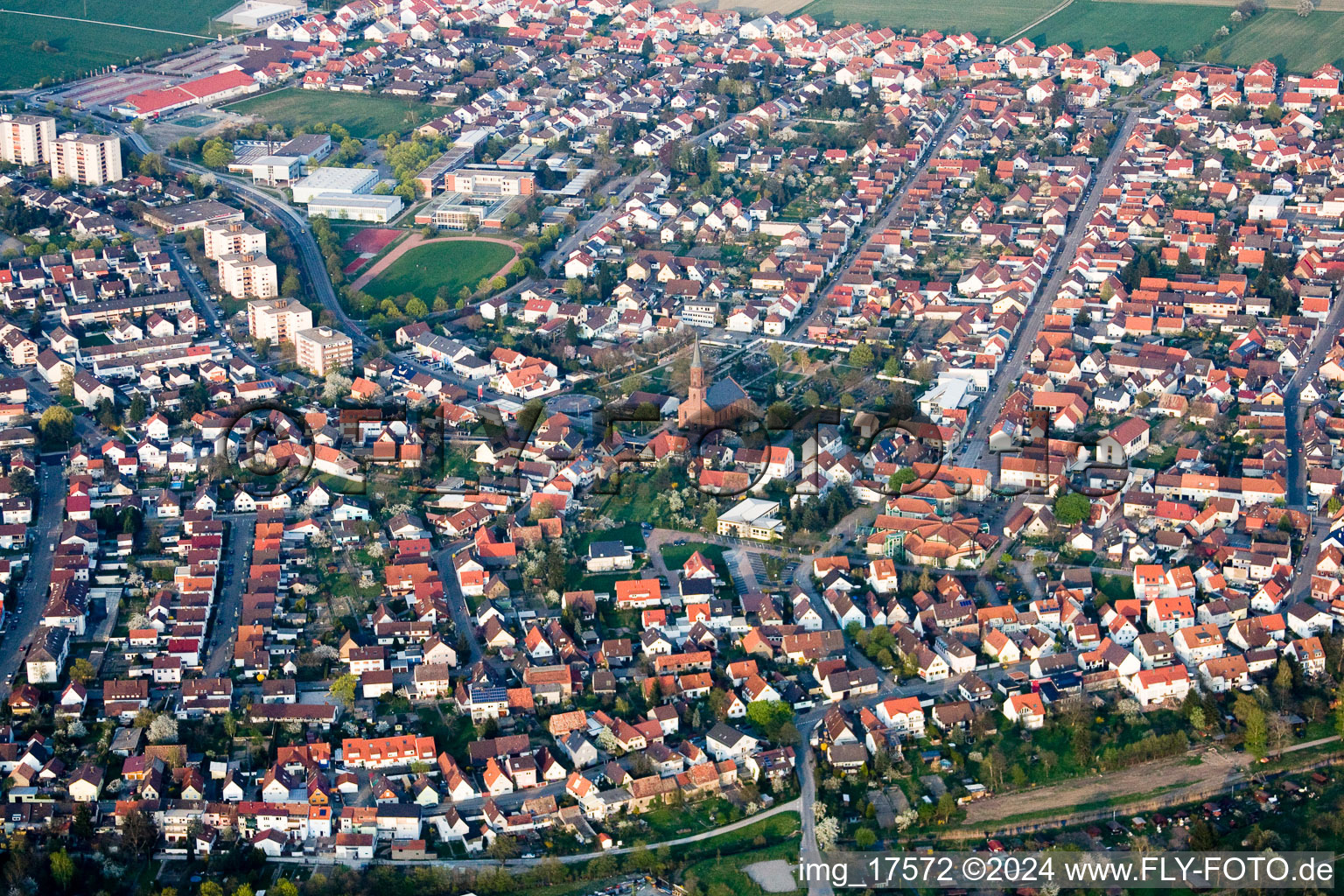 Vue aérienne de Quartier Linkenheim in Linkenheim-Hochstetten dans le département Bade-Wurtemberg, Allemagne