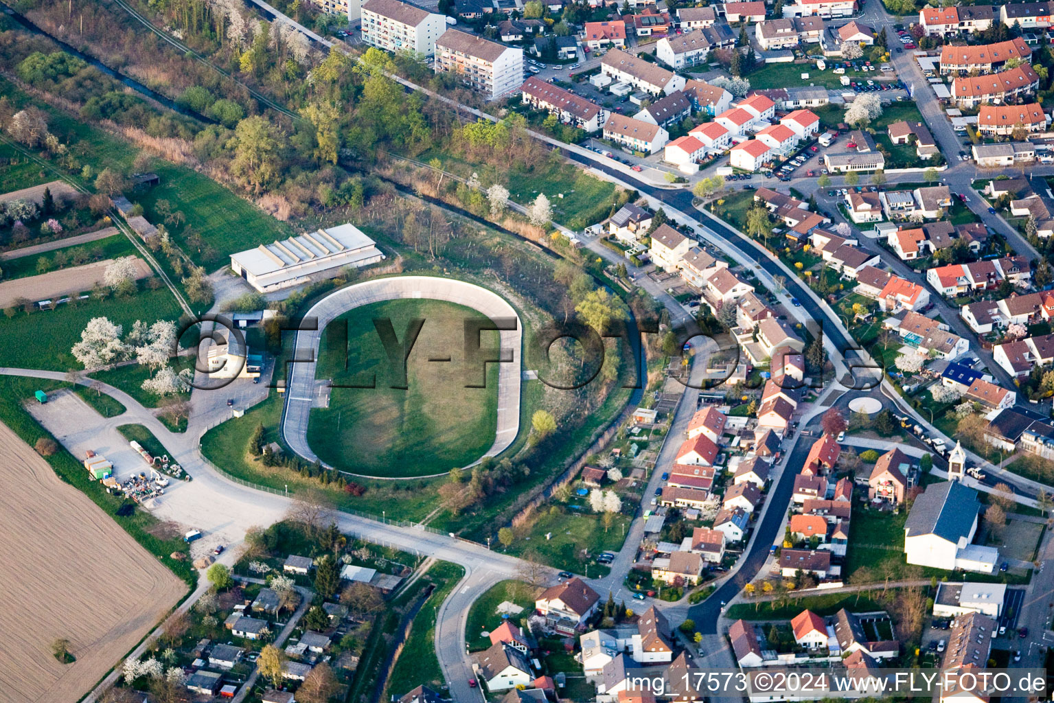 Vue aérienne de Hippodrome RV Badenia, Linkenheim à le quartier Linkenheim in Linkenheim-Hochstetten dans le département Bade-Wurtemberg, Allemagne