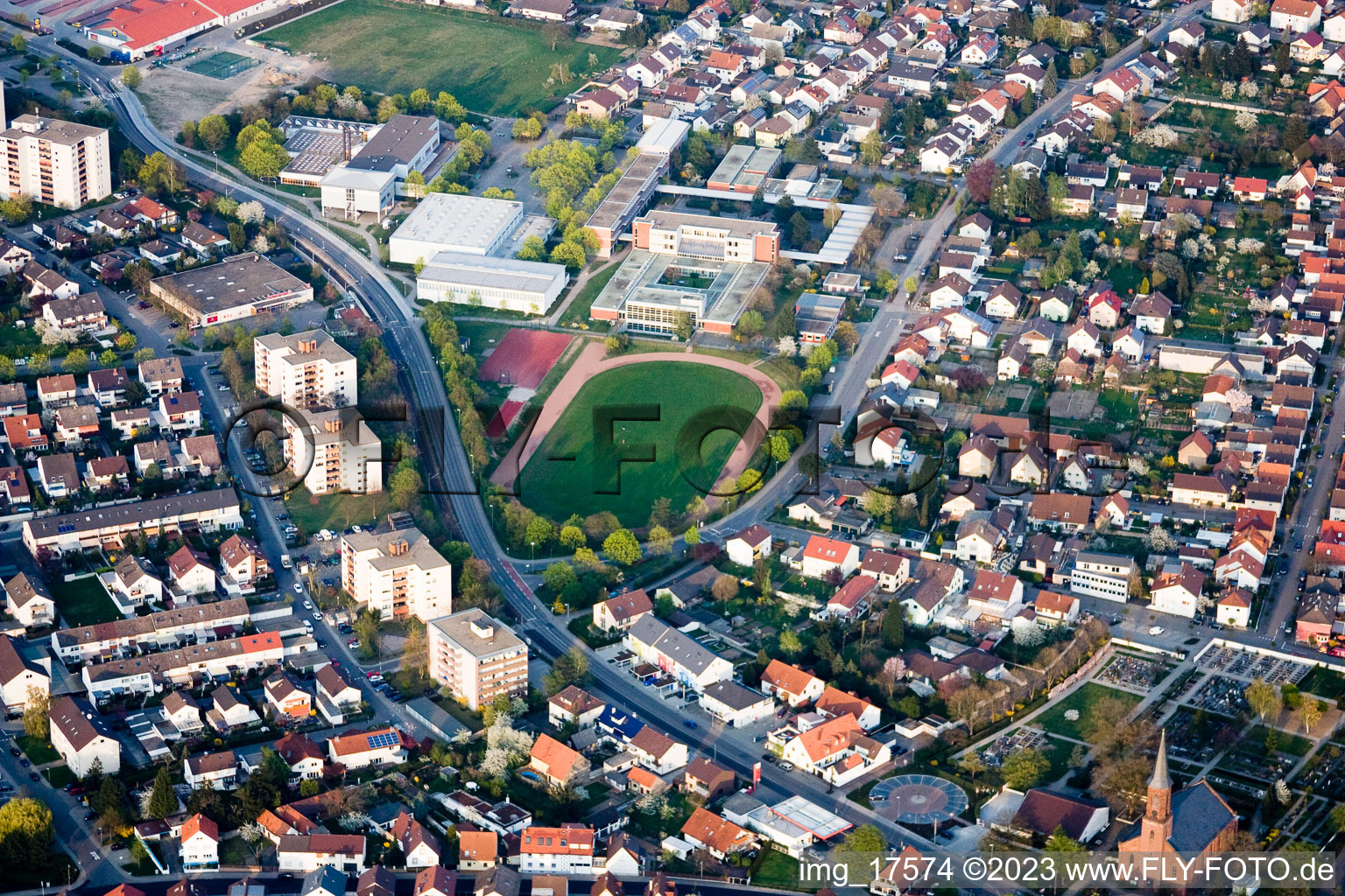 Vue aérienne de Linkenheim-Hochstetten dans le département Bade-Wurtemberg, Allemagne