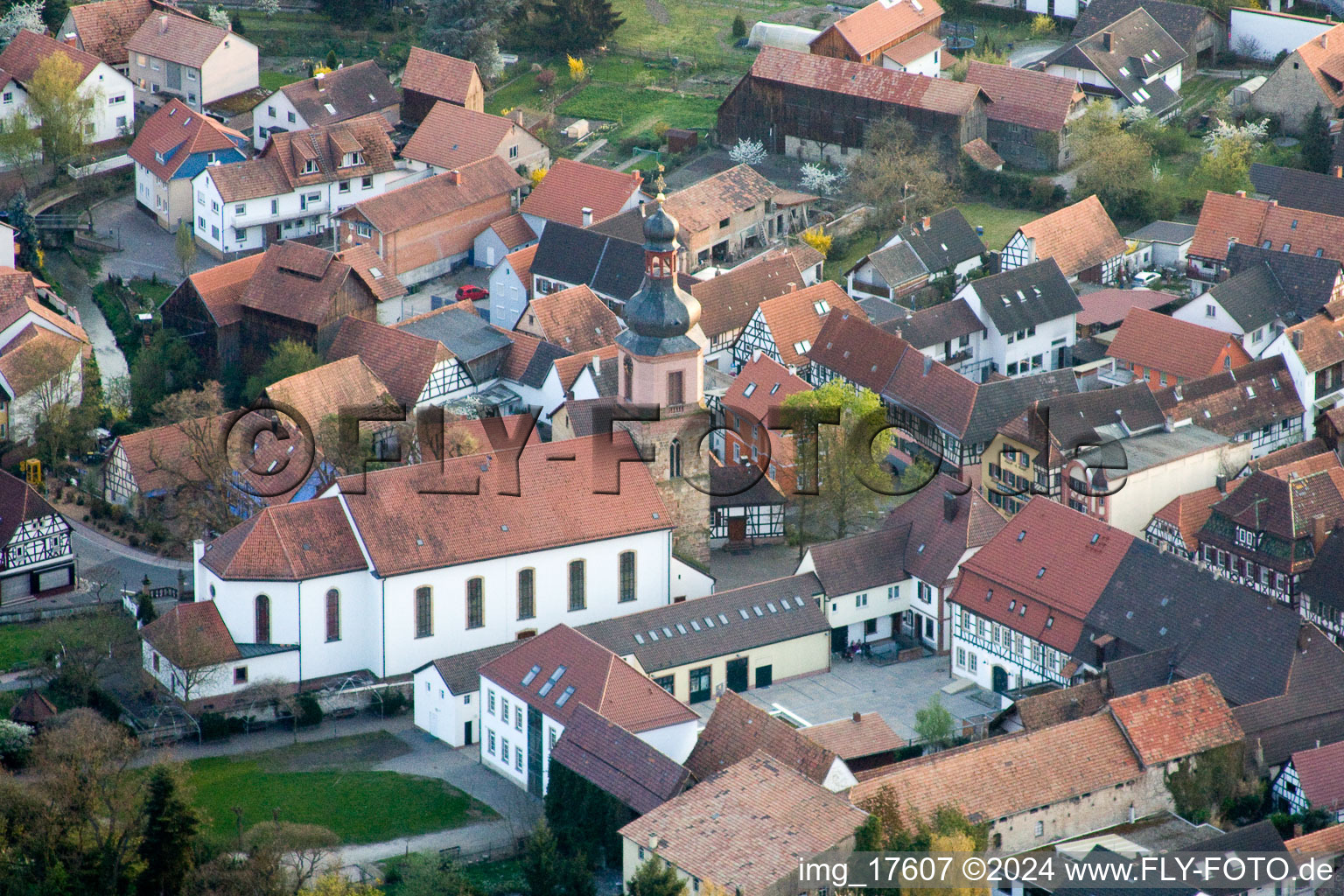 Vue aérienne de Église à Rheinzabern dans le département Rhénanie-Palatinat, Allemagne