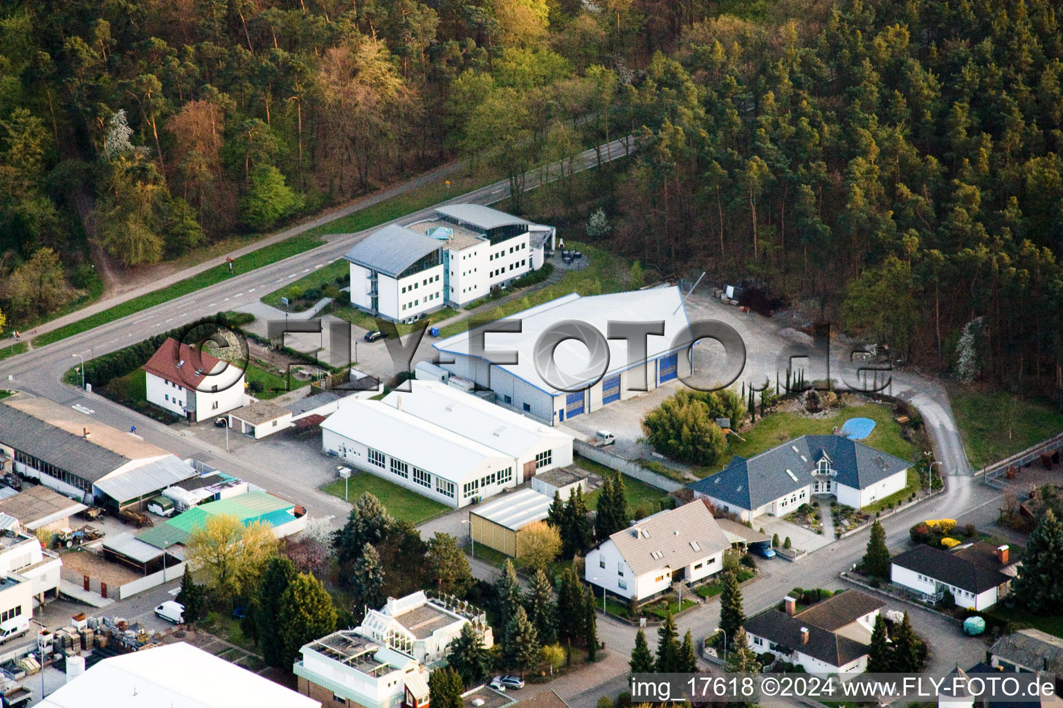 Vue aérienne de Zone industrielle de Bauernwald à Rheinzabern dans le département Rhénanie-Palatinat, Allemagne