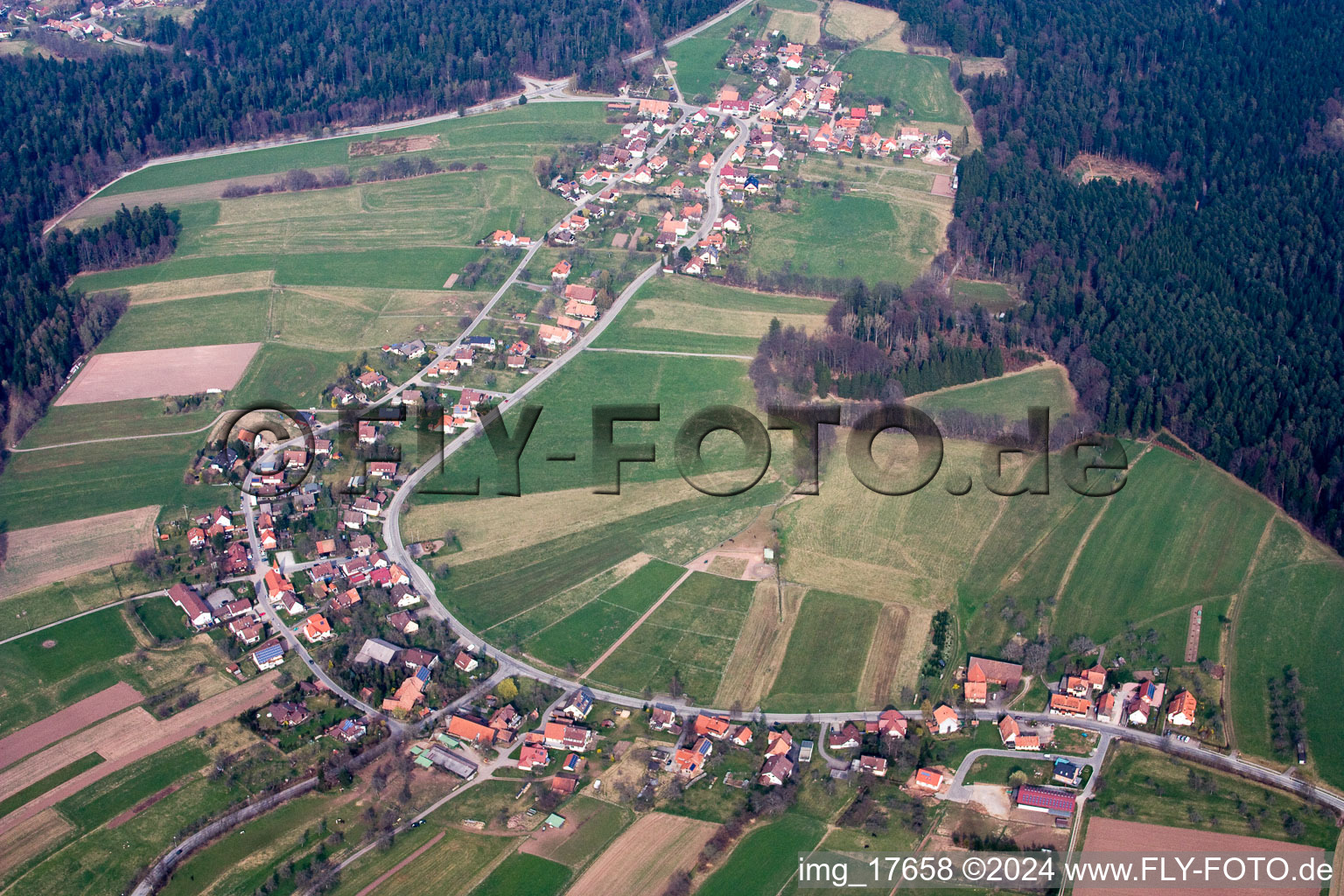 Vue aérienne de Schömberg dans le département Bade-Wurtemberg, Allemagne