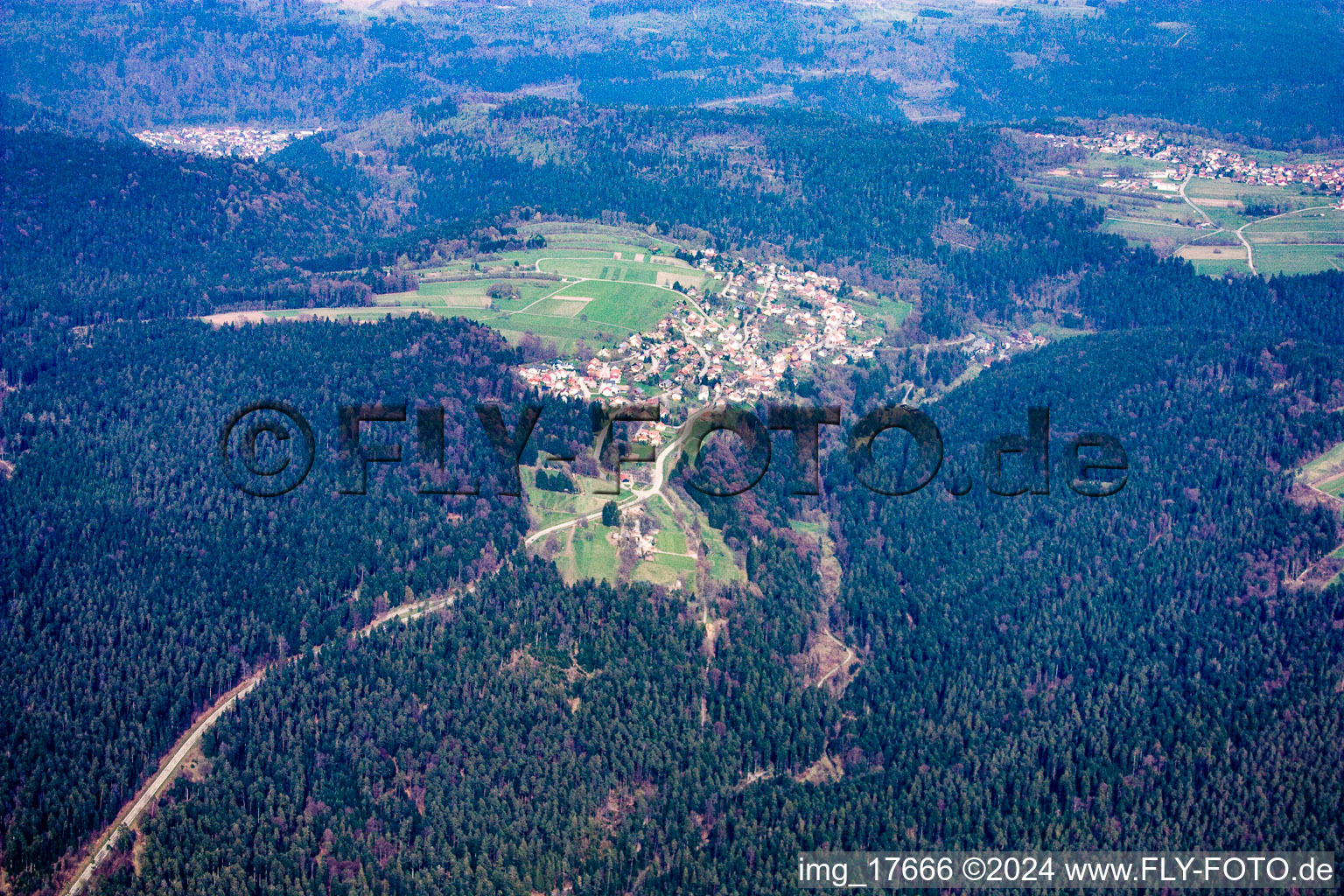 Vue oblique de Langenbrand dans le département Bade-Wurtemberg, Allemagne