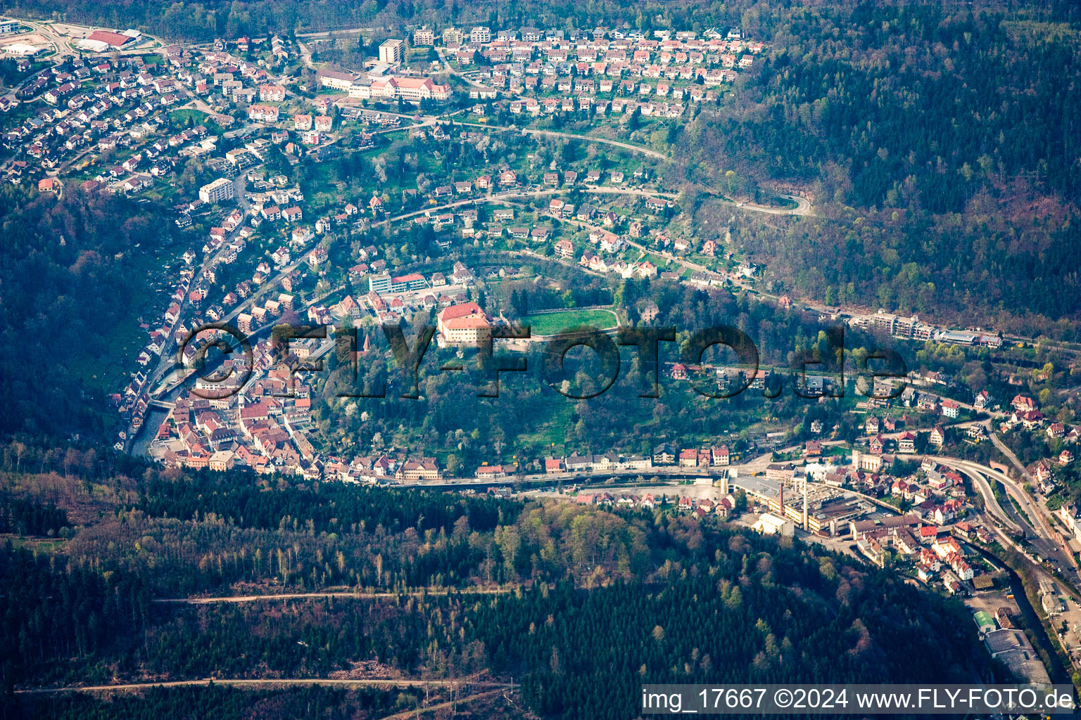 Vue aérienne de Neuenbürg dans le département Bade-Wurtemberg, Allemagne