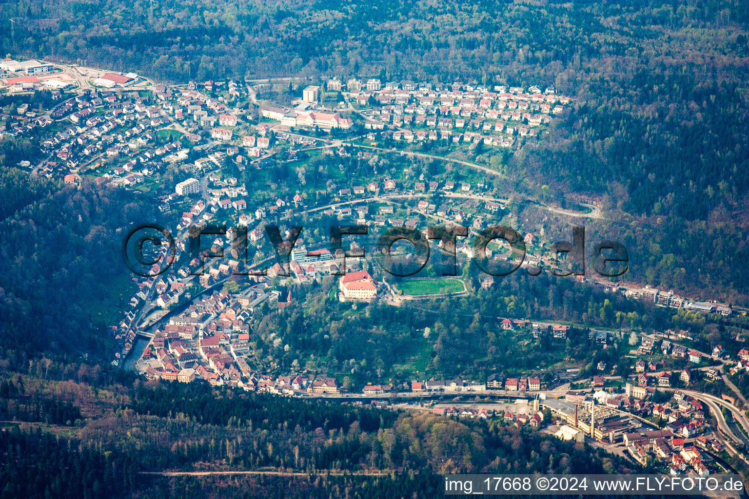 Photographie aérienne de Neuenbürg dans le département Bade-Wurtemberg, Allemagne