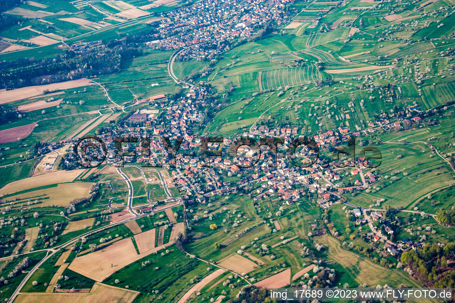 Vue aérienne de Quartier Ottenhausen in Straubenhardt dans le département Bade-Wurtemberg, Allemagne