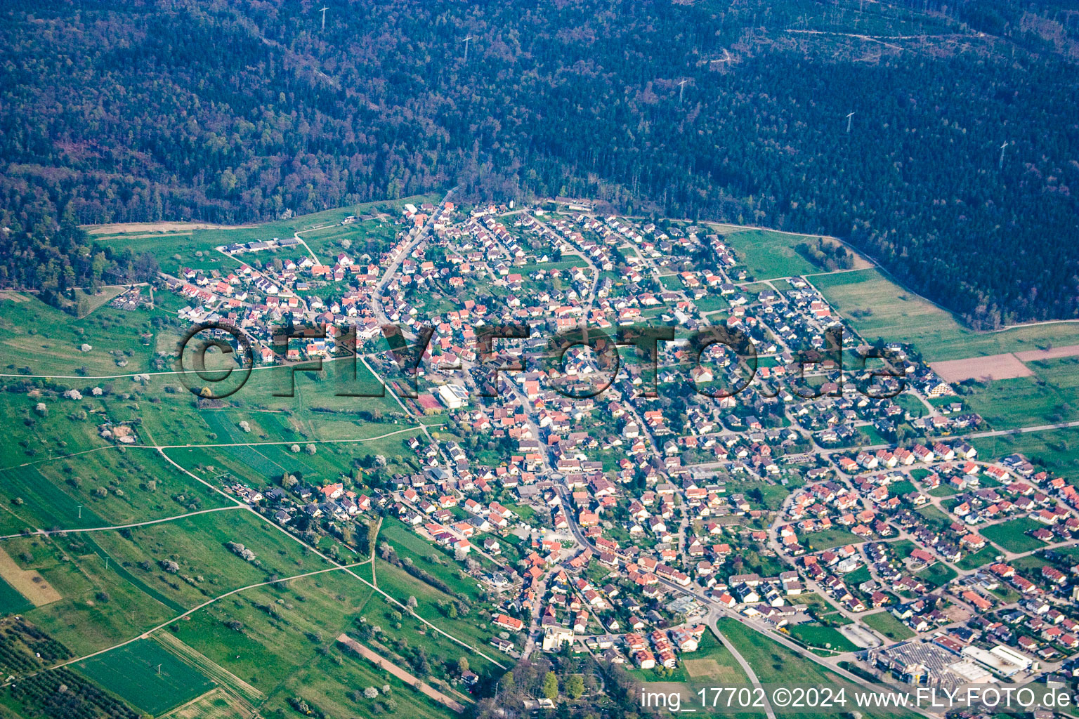 Vue aérienne de Quartier Schwann in Straubenhardt dans le département Bade-Wurtemberg, Allemagne