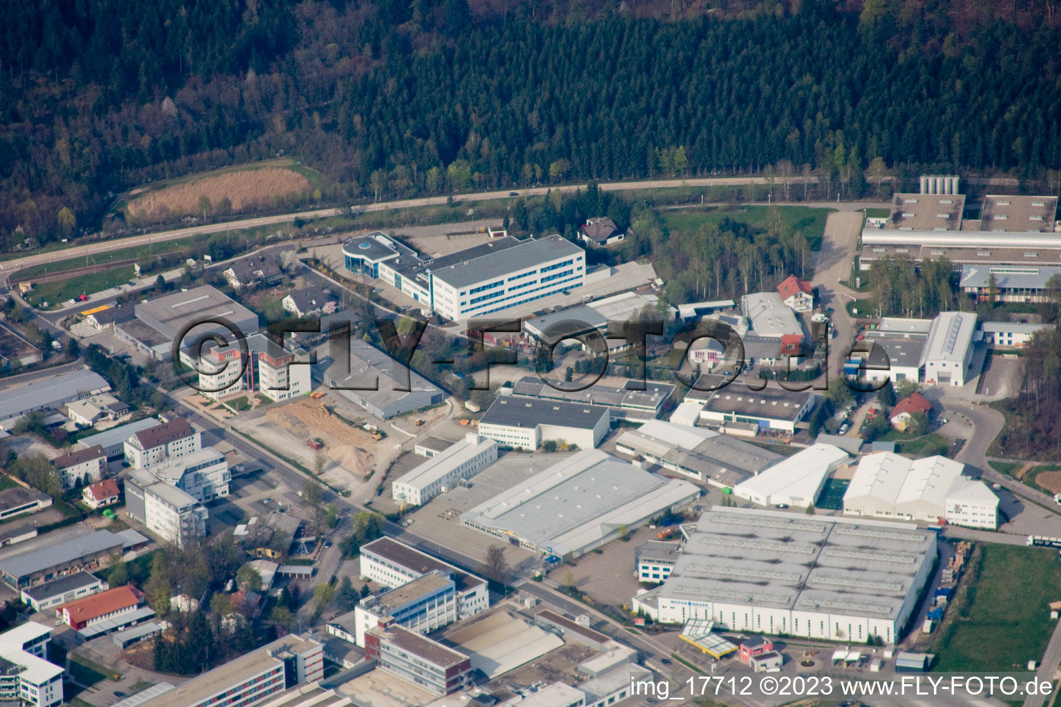 Ittersbach, zone industrielle à le quartier Im Stockmädle in Karlsbad dans le département Bade-Wurtemberg, Allemagne hors des airs