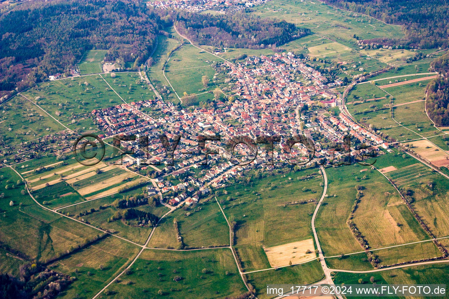 Vue aérienne de Du sud à le quartier Spielberg in Karlsbad dans le département Bade-Wurtemberg, Allemagne