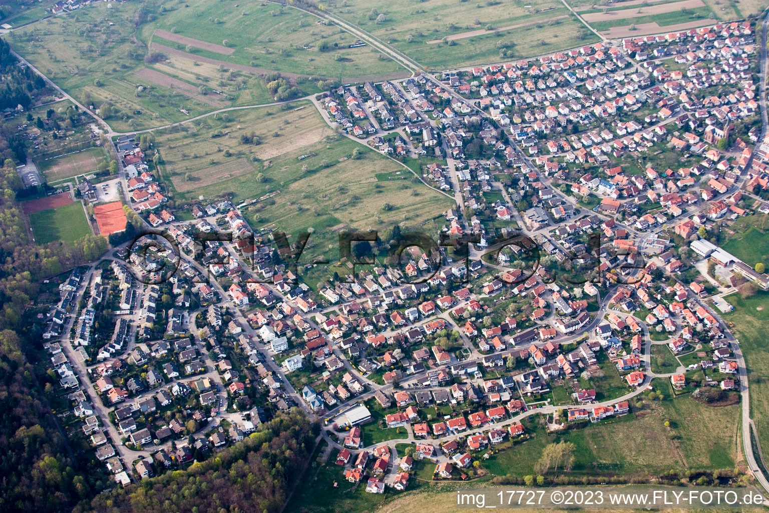 Enregistrement par drone de Quartier Schöllbronn in Ettlingen dans le département Bade-Wurtemberg, Allemagne