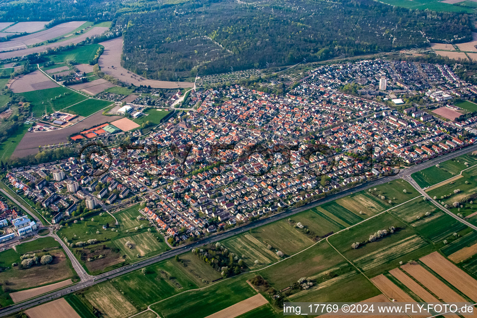 Vue aérienne de Quartier Mörsch in Rheinstetten dans le département Bade-Wurtemberg, Allemagne