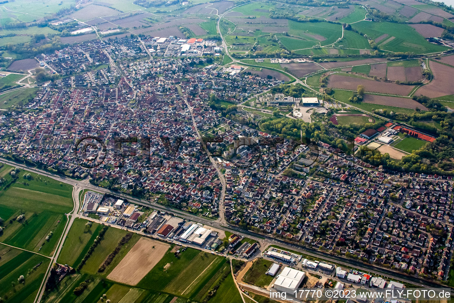 Vue aérienne de Du nord-est à le quartier Mörsch in Rheinstetten dans le département Bade-Wurtemberg, Allemagne