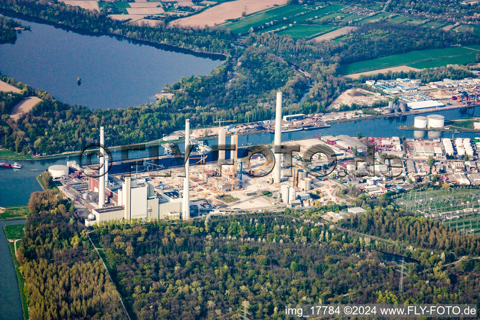 Centrale électrique EnBW à le quartier Rheinhafen in Karlsruhe dans le département Bade-Wurtemberg, Allemagne vue d'en haut