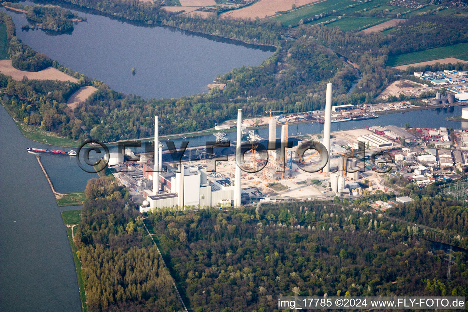 Centrale électrique EnBW à le quartier Rheinhafen in Karlsruhe dans le département Bade-Wurtemberg, Allemagne depuis l'avion