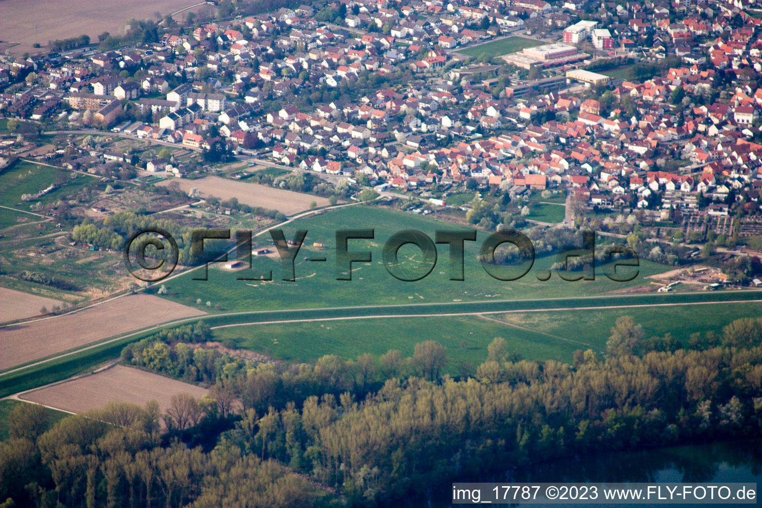 Neuburg dans le département Rhénanie-Palatinat, Allemagne vue d'en haut