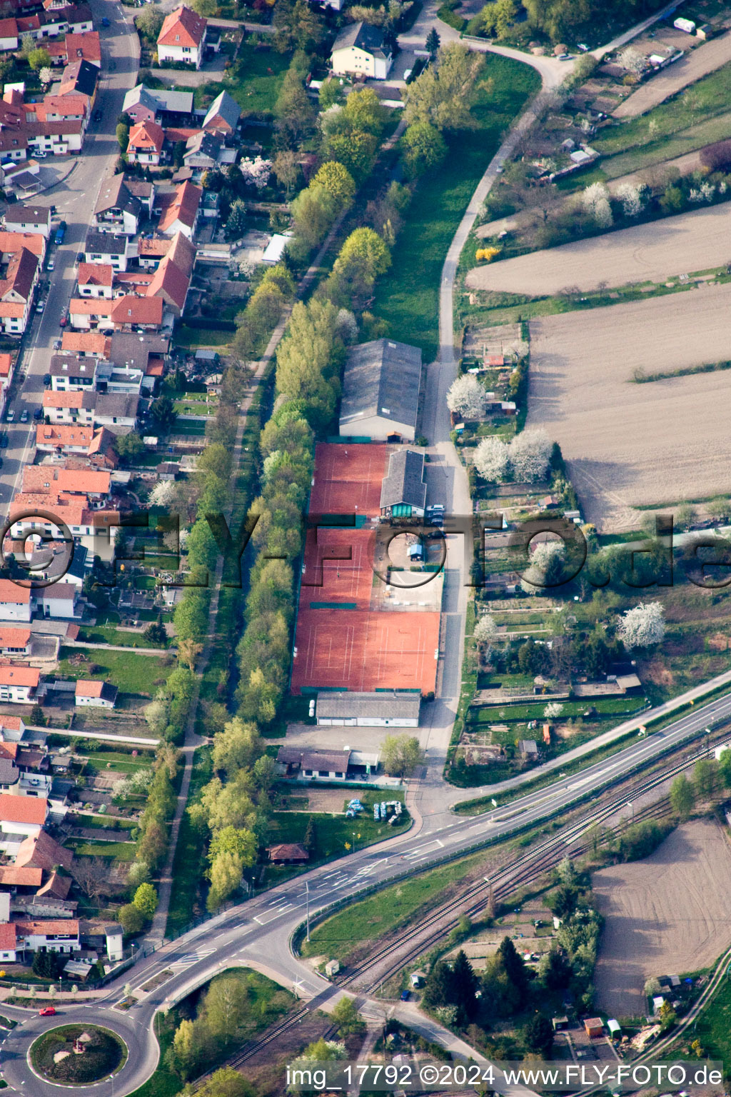 Quartier Neuburg in Neuburg am Rhein dans le département Rhénanie-Palatinat, Allemagne d'en haut