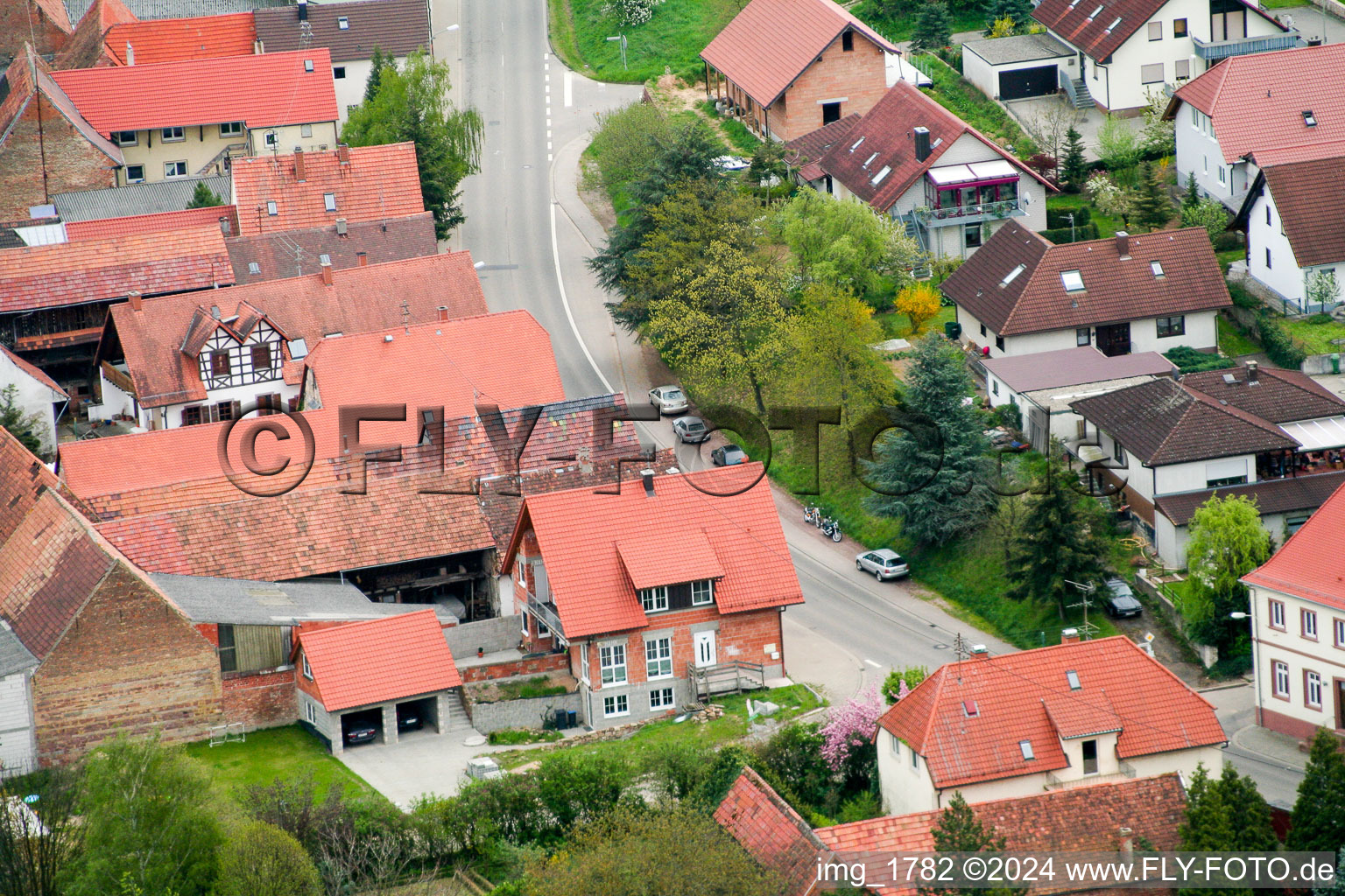 Hergersweiler dans le département Rhénanie-Palatinat, Allemagne du point de vue du drone