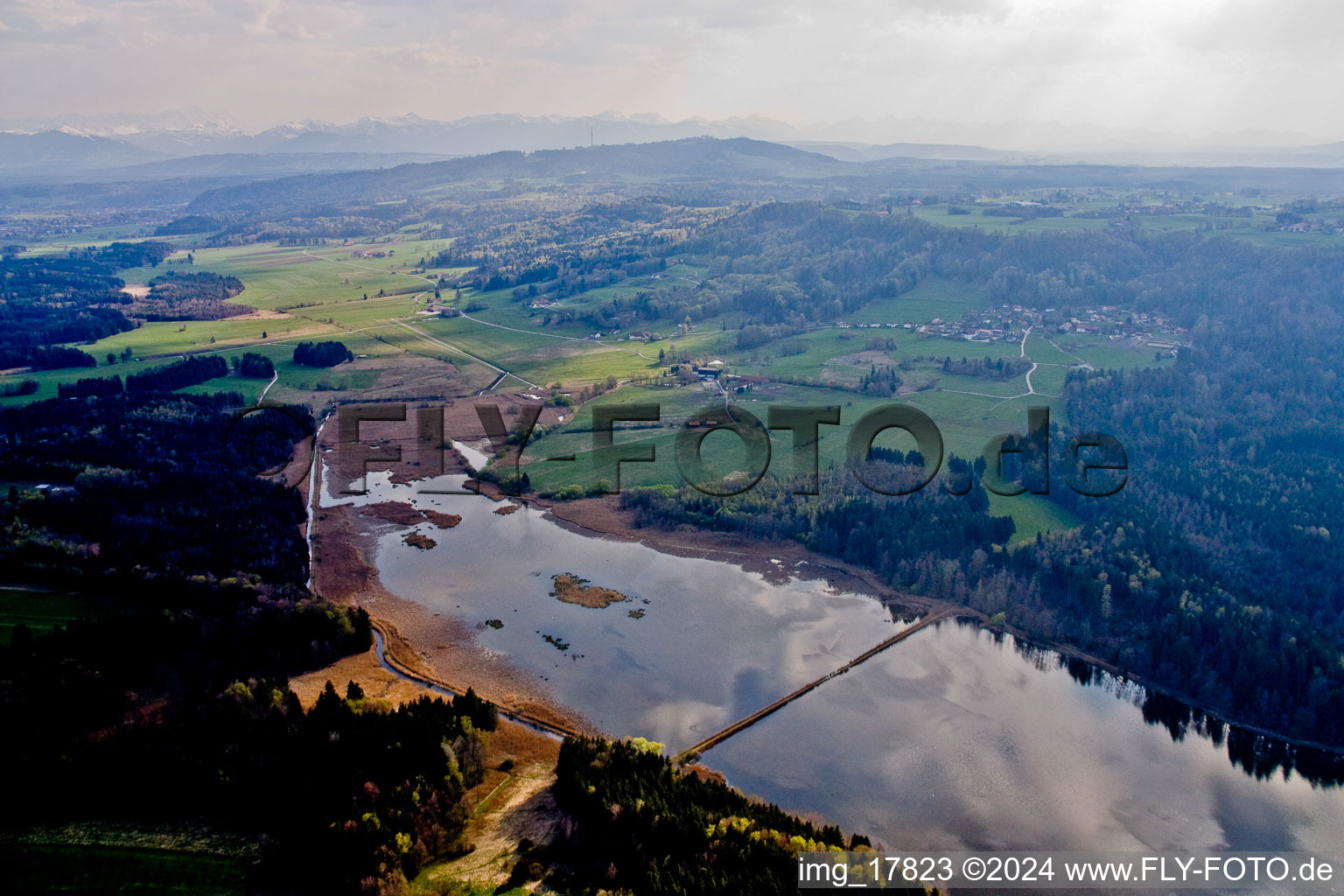 Vue aérienne de Zones riveraines du lac Zellsee dans le district de Zellsee à le quartier Paterzell in Wessobrunn dans le département Bavière, Allemagne